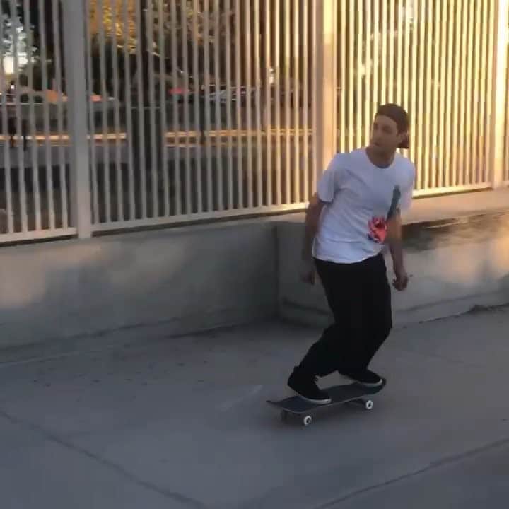 オルタモントのインスタグラム：「Starting the week off w/ a bang w/ @ryan_lay 💥💥 // Check out his new remix part now up on @transworldskate presented by @ccs !! // 📹: @u1tralord // #CFADC」