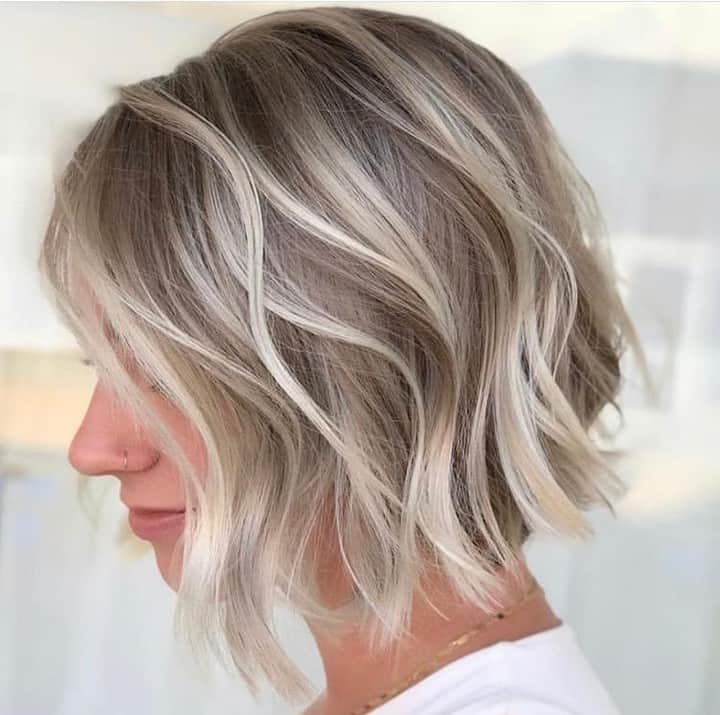 CosmoProf Beautyさんのインスタグラム写真 - (CosmoProf BeautyInstagram)「Our Lob #hairoftheday goes to @bohoandbalayage for this dimensional stunner created using all @wellahairusa color 🥰 WoW! --- 👇 Rules Below!👇 1️⃣Tag your photo #LobCutHOTD #cosmoprofbeauty #licensedtocreate 2️⃣Post a photo of your Lob Haircut against an uncluttered background 3️⃣Mention any products used to cut, color or style the hair --- #repost #bohoandbalayage #wella #lobhaircut #lob #haircontest」3月19日 11時00分 - cosmoprofbeauty