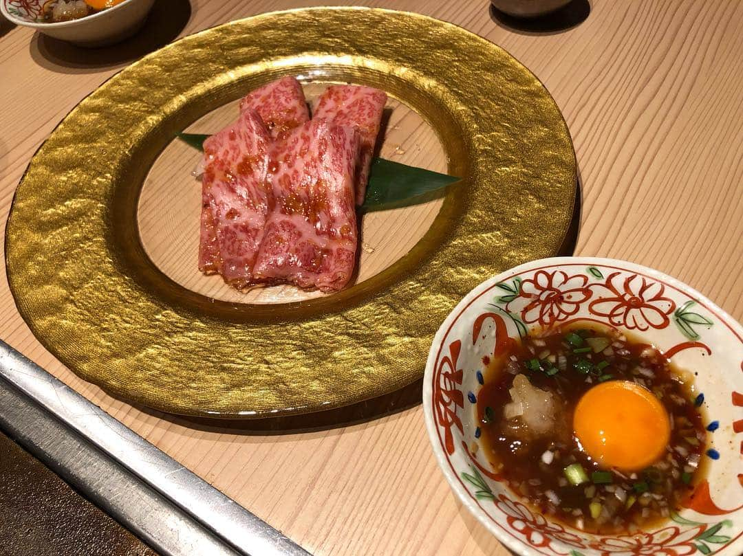 高城亜樹さんのインスタグラム写真 - (高城亜樹Instagram)「* 九州は本当にご飯が美味しい🤤 先日博多駅の近くにある 焼肉屋さん【彩稟】 に行って来ました🥺  チームの奥様から教えてもらって ずっと行ってみたかった焼肉屋さん😍 今回はコースでお願いしたのですが 出てくるお肉が上質で美味しすぎた😍 私のお気に入りは 肉寿司と焼いたお肉を 卵のタレに絡めて食べるやつ🥰  もっともっと、 美味しい九州グルメ たくさん知りたいなぁー😋 . #九州グルメ #福岡 #博多駅 #焼肉 #彩稟 #肉寿司」3月19日 11時03分 - akiii_takajo