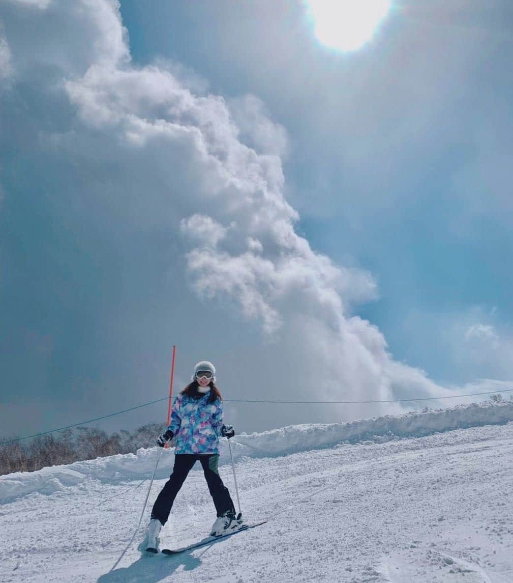 亜里沙さんのインスタグラム写真 - (亜里沙Instagram)「Great skiing day in #Niseko ☀️🌨 #hokkaido #Japan #ski」3月19日 11時04分 - alisa_0302