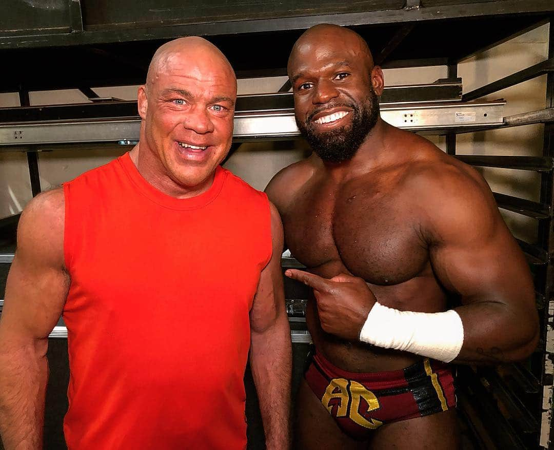 WWEさんのインスタグラム写真 - (WWEInstagram)「@apollowwe celebrates his victory with @therealkurtangle!  #RAW」3月19日 11時25分 - wwe