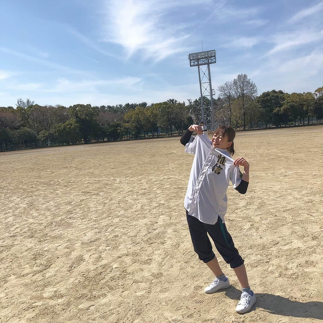 鈴木繭さんのインスタグラム写真 - (鈴木繭Instagram)「砂まみれ野球1000円掛け」3月19日 11時20分 - __m1021y__