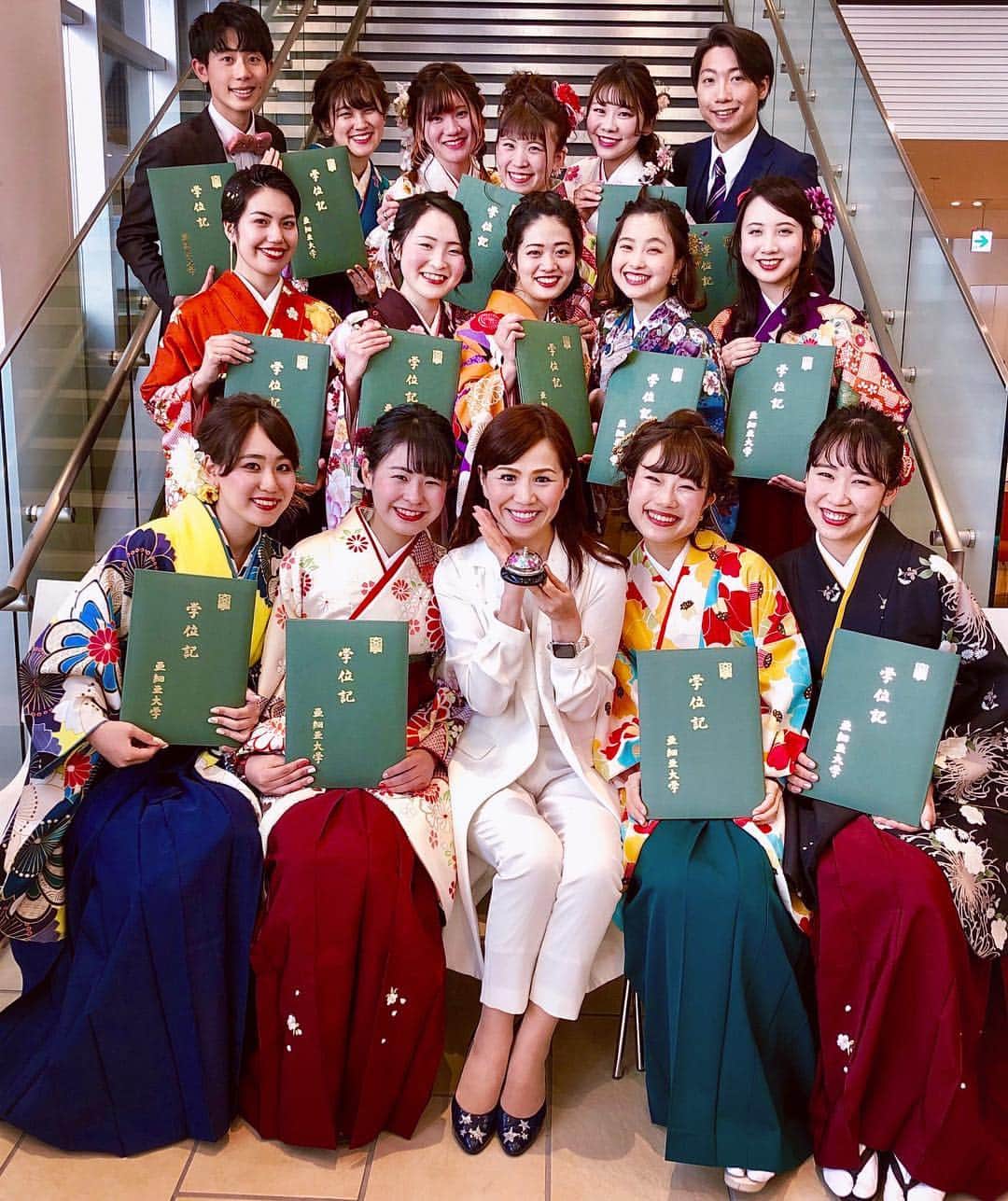 のインスタグラム：「また私の大切なMYKの家族が亜細亜大学を卒業し、厳しい社会に飛び出していきます🌸この先、どんなに厳しくともMYK信条を胸に、MYK PRIDEで生き抜いてください。 そして、大学4年間で学び身に付けた究極のホスピタリティ→TRUE HOSPITALITYを生かし、これからも周囲の方々を笑顔にしてください❣️ 目指すは笑顔で世界平和🕊 石の上にも30年‼️ みんなの成長を期待しています❤️#重太 #重太みゆき #myk #世界平和 #石の上にも30年 #笑顔 #亜細亜大学 #truehospitality #印象評論家 #印象道」