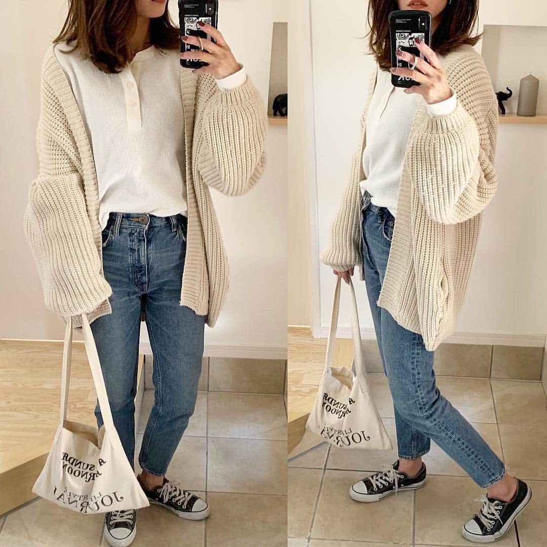 mocchiのインスタグラム：「2019.03.19 こんにちは🌞 ・ ・  寒くなったり暖かくなったり 風邪引きそう💦 ・ ・ @tsubasa_personaltrainer さんの所でパーソナルトレーニング始めて約10日！ ・ トレーニングはまだ2回しかしてないんだけど、毎日の食事指導もしてもらってます🤟 ・ ・ おかげで体重が1.5キロ落ちてた！ ・ 1ヶ月経ったらbefore▷▶︎after載せるね🙆‍♀️ ・ ・ 子連れでも行けるから、なかなか子供が居てジムに行きたい！って思ってるママも行けるよ✨ ・ ・ あたしは仕事で土日しか行けないから、毎回小春たち連れて行ってるよー🙆‍♀️ ・ ・ 食事指導も細かく丁寧に教えてくれるから、ほんと勉強になる✍ ・ ・ だらしない体だけど、before載せますね🙄 ・ お腹周りプヨプヨ過ぎて辛い。 ・ 普段は着圧系で引き締めてるけど、脱いだらヤバスー。 ・ ・ 今日は#マジカルシェリー 履いてたよ✨ @majicalsherry_lme ・ ・ ・ #instagood#instafashion#fashionista#ootd#mama#今日の服#今日のコーデ#ママコーデ#ママファッション#シンプルコーデ#シンプル#大人カジュアル#ファッション#コーデ#お洒落さんと繋がりたい#ootd#カジュアル#カジュアルコーデ#パーソナルトレーナー #ダイエット #千種 #パーソナルトレーニング #ボディメイク」