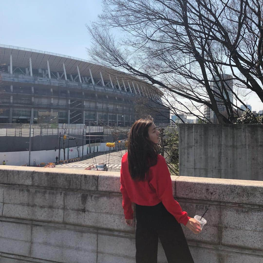 にわみきほさんのインスタグラム写真 - (にわみきほInstagram)「国立競技場、建設中。 どんどんできてきて東京オリンピックも近いんだな〜っと 時間の流れを感じます🌸本当にあっという間。  今日もみなさまにとって素敵な一日でありますように。 #ミキコレ」3月19日 11時41分 - mikiho_niwa