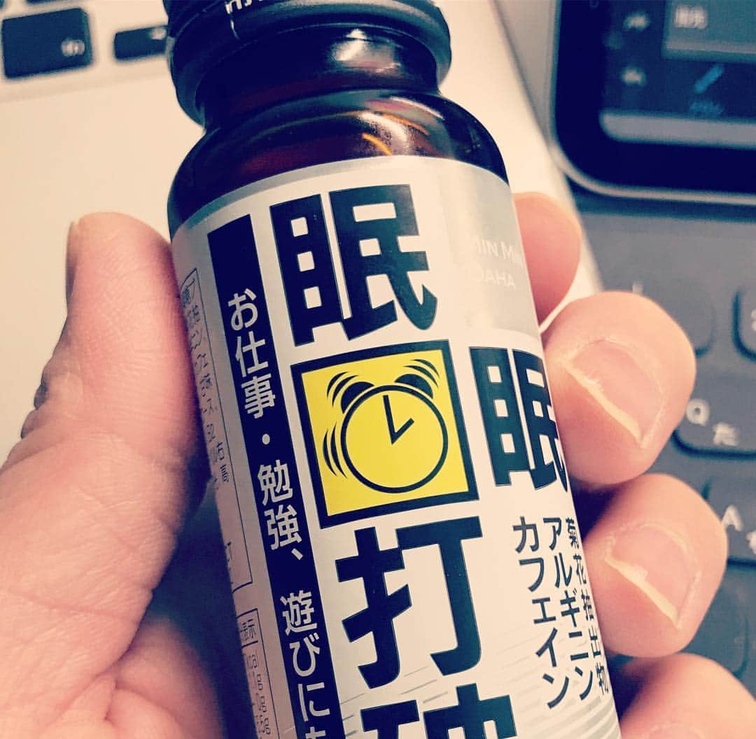 海保知里さんのインスタグラム写真 - (海保知里Instagram)「仕事用の映画をせっせと見ています。なのに花粉症の影響か、集中できない。目も痒くてシバシバ。カフェイン入れて珍しくパワーチャージ！ #海保知里 #栄養ドリンク」3月19日 11時44分 - chisato_kaiho