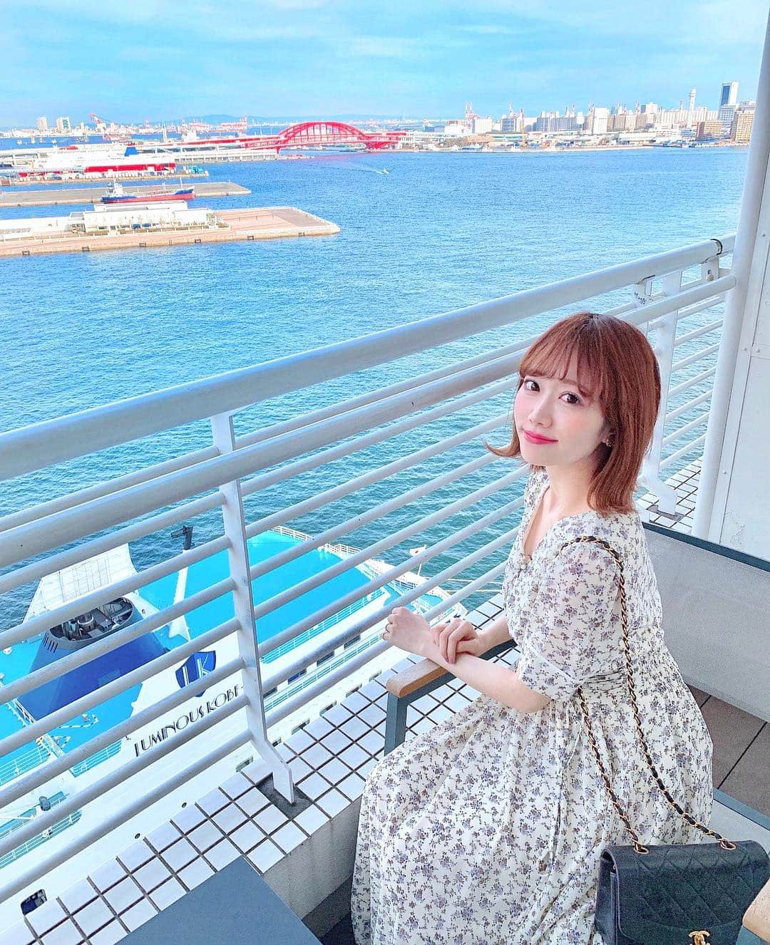 佐藤瀬奈さんのインスタグラム写真 - (佐藤瀬奈Instagram)「風が気持ち良い〜♡♡⠀ ⠀ 今回泊まったのは《神戸メリケンパークオリエンタルホテル》💓⠀ ⠀ オーシャンビューのお部屋で バルコニーからの眺めが最高でした🥰✨⠀ ⠀ 朝ごはんのビュッフェも美味しかったのでまた載せるね🤤🍴⠀ ・ ・ ・ #神戸メリケンパークオリエンタルホテル  #メリケンパーク  #オーシャンビュー #神戸#神戸旅行 #kobe #eclin」3月19日 11時46分 - senapuu