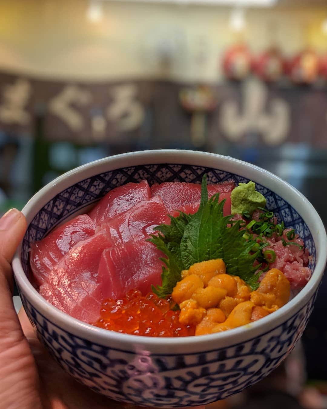 芳美リンさんのインスタグラム写真 - (芳美リンInstagram)「焼津は漁師町なので、海鮮がかなり美味しかったです☺✨ お宿の料理も最高👏  まぐろが特に美味しかったです♥  チェックアウト後に行った、  #焼津さかなセンター　もオススメです☺  #PR #焼津市  #温泉女子旅 #海鮮 #温泉 #焼津  #旅行好きな人と繋がりたい #静岡 #焼津旅行 #旅女  #お写んぽ @yaizu_kanko  #国内旅行 #旅したくなるフォト #大人の旅 #japantrip #旅行 #travelstagram #lynn_trip #旅 #instatrip #travelme #タビジェ二 #lynn_trip #travel #trip #traveler #トラベラー #温泉ソムリエ #ディープセラムを贈ろう #母娘旅」3月19日 11時58分 - lynn.lynn5