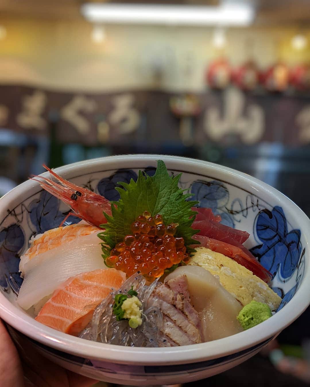 芳美リンさんのインスタグラム写真 - (芳美リンInstagram)「焼津は漁師町なので、海鮮がかなり美味しかったです☺✨ お宿の料理も最高👏  まぐろが特に美味しかったです♥  チェックアウト後に行った、  #焼津さかなセンター　もオススメです☺  #PR #焼津市  #温泉女子旅 #海鮮 #温泉 #焼津  #旅行好きな人と繋がりたい #静岡 #焼津旅行 #旅女  #お写んぽ @yaizu_kanko  #国内旅行 #旅したくなるフォト #大人の旅 #japantrip #旅行 #travelstagram #lynn_trip #旅 #instatrip #travelme #タビジェ二 #lynn_trip #travel #trip #traveler #トラベラー #温泉ソムリエ #ディープセラムを贈ろう #母娘旅」3月19日 11時58分 - lynn.lynn5