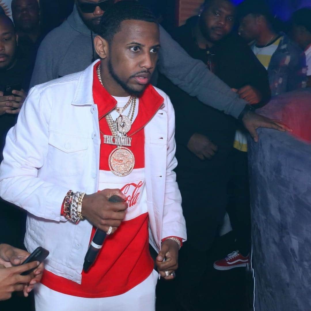 ファボラスのインスタグラム：「Whenever you feel like giving up on your hustle, remember that Coca Cola only sold 25 bottles the first year [shot by @speight_.me]  #BROADWAY #MEACWeekend #VA」