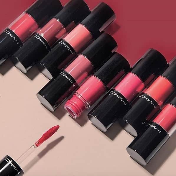 M∙A∙C Cosmetics Japanのインスタグラム：「⠀ みずみずしく軽いテクスチャーなのに 高発色でロングウェアリングの M·A·Cのリップグロス💋✨ [バーシーカラー バーニッシュ クリーム リップ ステイン] #MACリップ ⠀ REGRAM: @maccosmeticshk ⠀ ⠀ ⠀ ⠀ ⠀ ⠀ #MACCosmeticsJapan #MACコスメ #MACCosmetics #MAC #コスメ #メイク #リップ #LipGloss #Lip #MACVericolour #高発色 #ロングウェアリング #グロス #溺愛 #マスト」