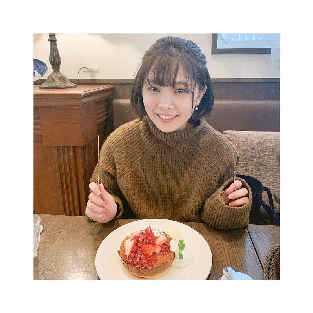 寺本莉緒さんのインスタグラム写真 - (寺本莉緒Instagram)「めためた美味しかったパンケーキ🥞  コーヒーも☕️カステラも☺︎ 全部美味しかったです♡  シェアだから全部は食べてないぞ😌  #パンケーキ #カステラ #オランダ坂珈琲邸」3月19日 12時09分 - lespros_rio