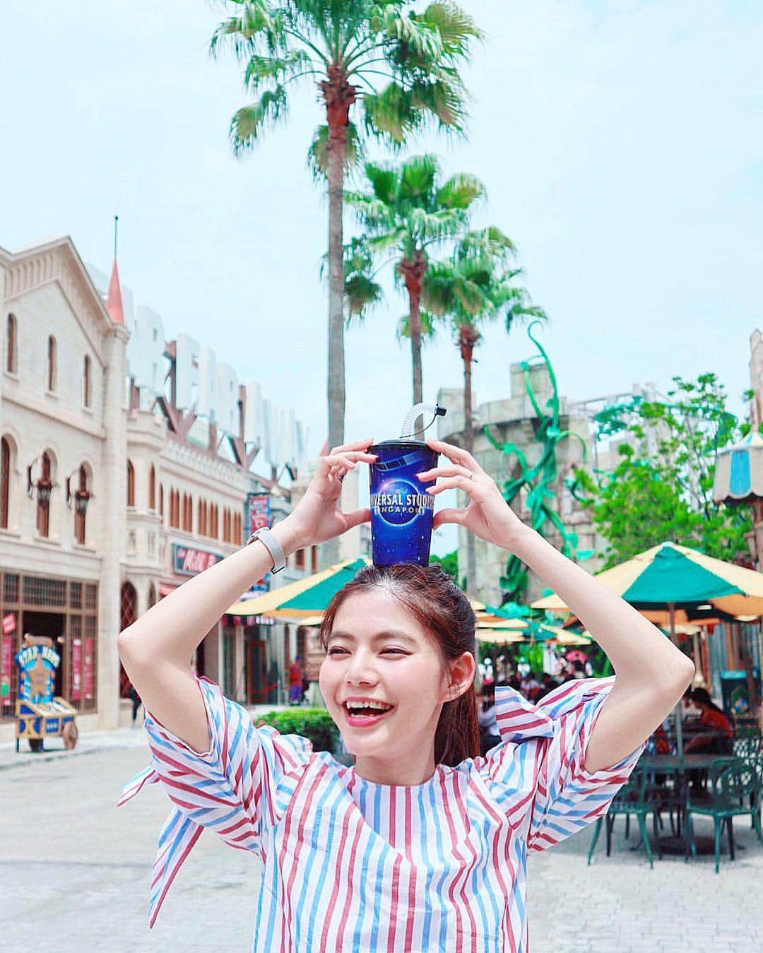 畑有里紗さんのインスタグラム写真 - (畑有里紗Instagram)「#universalstudiosingapore .  初の海外ユニバ🌏 めっちゃ新鮮でアトラクションも パーク内見るのも大興奮でした😋 . 私的に一番面白かったアトラクションは #リベンジオブザマミー 🏜 スリルあって面白くて2回乗った🤣 . パーク内は少し小さい気もするけど アトラクションとかパークの雰囲気も 日本にないものが多くて楽しかった🌈 みんなもシンガポールへ行ったら是非😇 . #シンガポール#Singapore #ariitrip #旅行#誕生日旅行#シンガポール観光 #uss#ariicode#ミニオン#旅行コーデ  #ユニバーサルスタジオシンガポール」3月19日 12時13分 - arii_m36