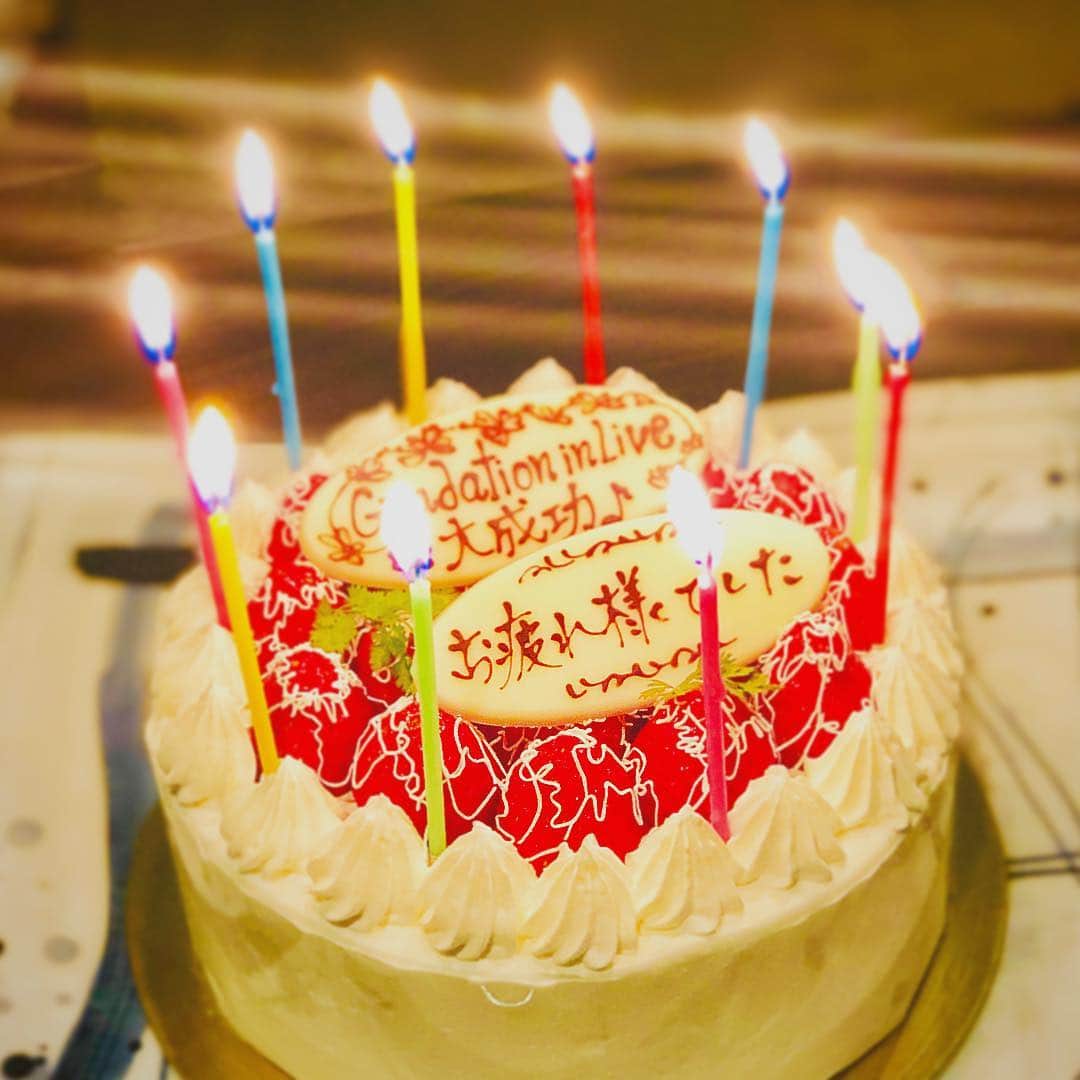 中嶋ユキノさんのインスタグラム写真 - (中嶋ユキノInstagram)「昨夜はバンドワンマンライブ打ち上げ。 本当に仲間とスタッフに恵まれてるです。 ありがとうだよ。 今日からまた頑張るだよ。  #ケーキ #🎂 #cake #お祝い #打ち上げ #ありがとう #頑張る #中嶋ユキノ #若森さちこ #宗本康兵 #小笠原拓海 #石成正人 #だっちはお仕事で残念ながら欠席」3月19日 12時22分 - nakajima_yukino