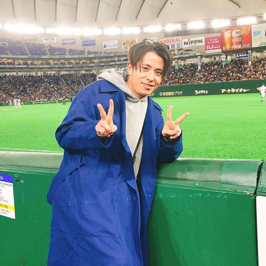 藤森慎吾さんのインスタグラム写真 - (藤森慎吾Instagram)「イチロー選手の勇姿を拝んできました！！！ 自分が少年野球をやっていた頃からずっと大スター。もう27.8年ですか？？すごい！！昨日は童心にかえって大はしゃぎでした。 目の前でレーザービームを拝見できたのも大興奮でした！！ まだまだこれからのご活躍を楽しみにしています！ にしても、メジャーのホームランはドでけぇ！！」3月19日 12時26分 - fujimori_shingo0317