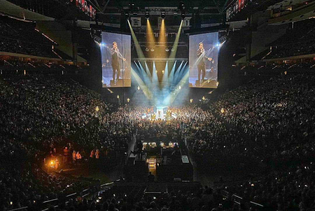 マイケル・ブーブレさんのインスタグラム写真 - (マイケル・ブーブレInstagram)「Saint Paul sure did not disappoint tonight! #MBWorldTour」3月19日 12時34分 - michaelbuble