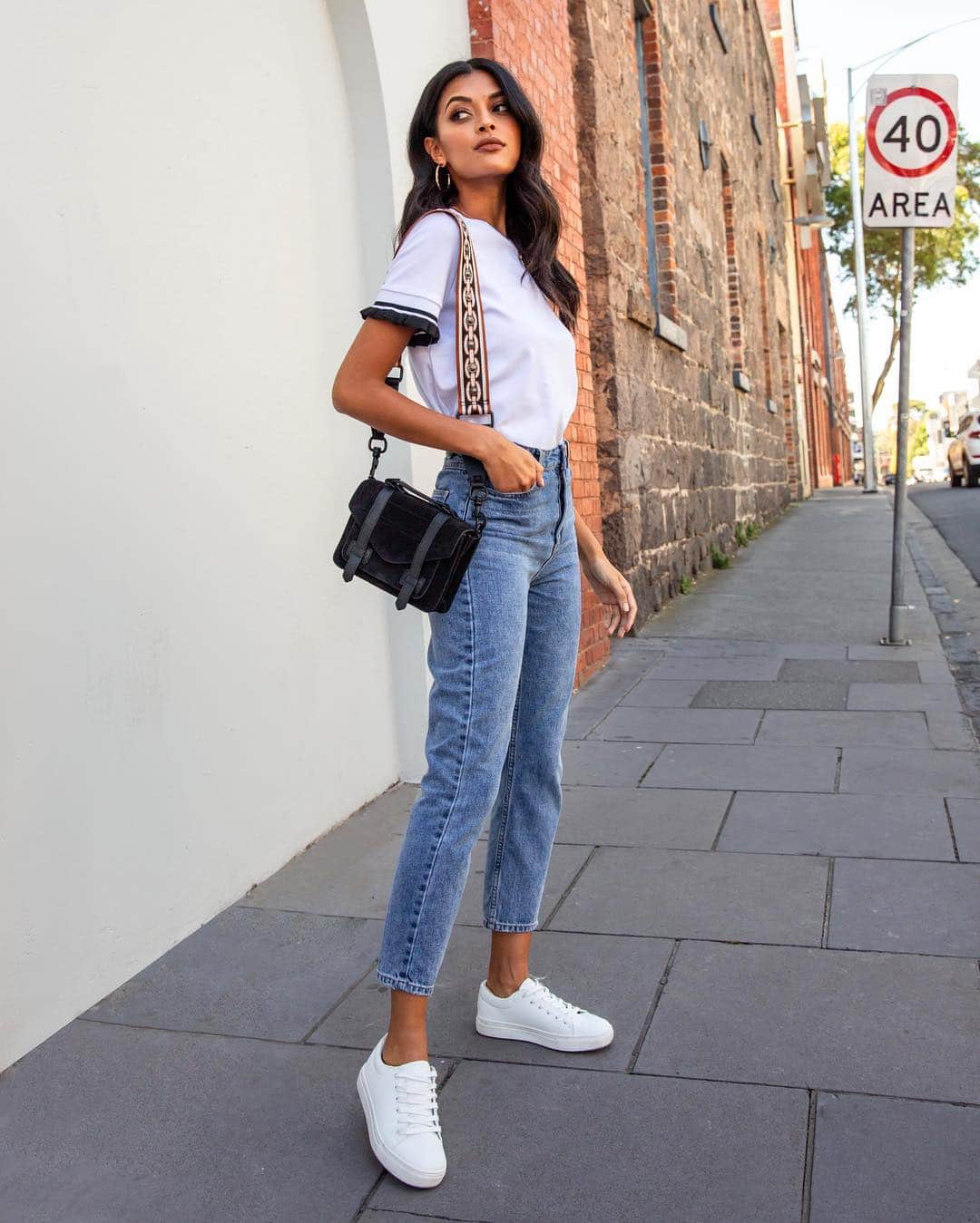 KOOKAI さんのインスタグラム写真 - (KOOKAI Instagram)「Everyday basics ✔️ Tap to shop the Frill Stripe Tee, Jones Jeans & Cassidy Bag, available in boutiques and online. Tap to shop the look •• #kookai #kookaibasics」3月19日 12時45分 - kookai_australia