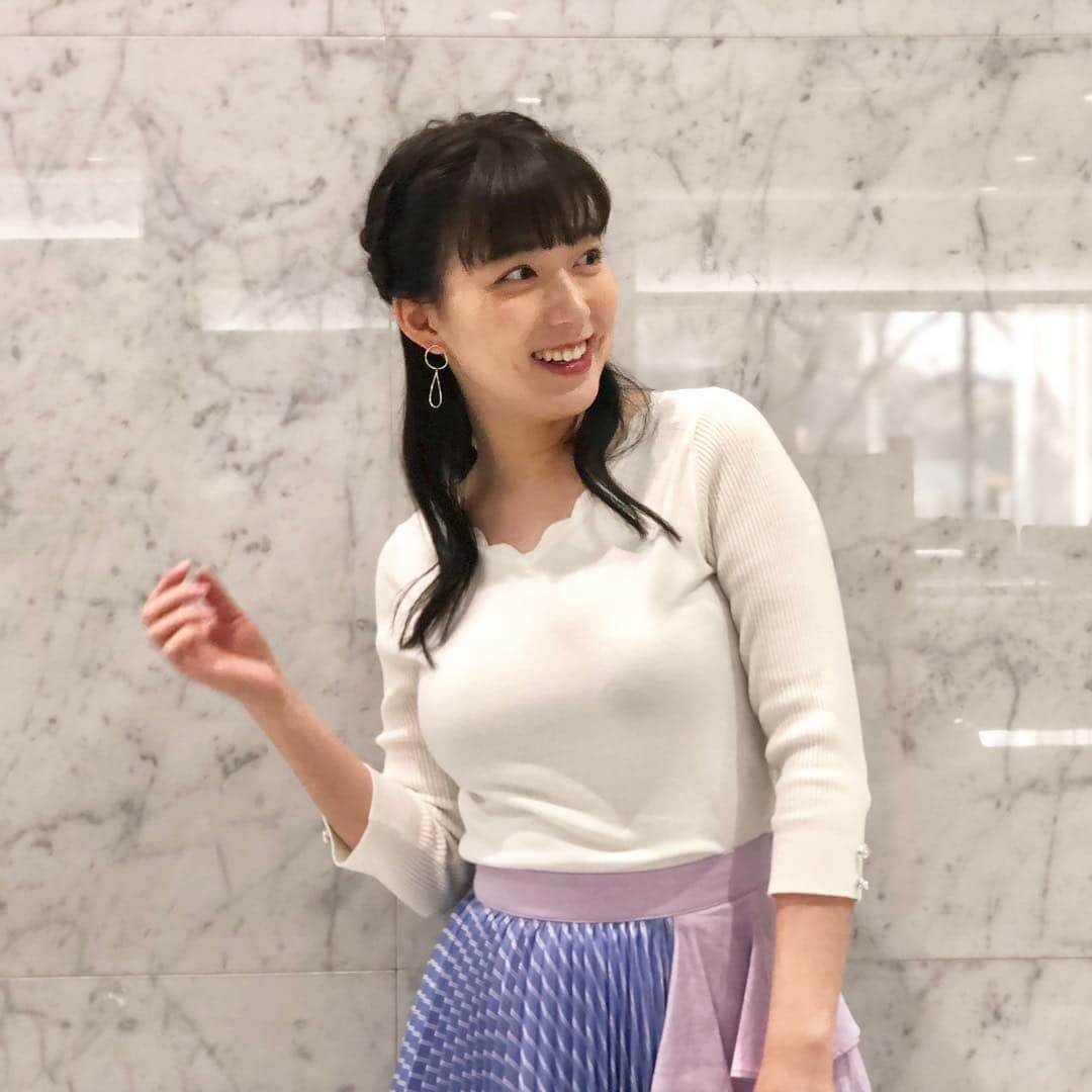 フジテレビ「めざましテレビ」さんのインスタグラム写真 - (フジテレビ「めざましテレビ」Instagram)「3月19日（火）きょう何着て行く？ ・ ファッション雑誌CanCamとコラボした お天気コーナー「きょう何着て行く？」 阿部華也子ちゃんの毎日のコーデを紹介♪ ・ 【きょうのコーデ】 コート→#ECLIN 1万5000 ニット→#MISCHMASCH 4200円 スカート→#メルディティ 1万3800円 靴→#DIANA 1万5000円 ピアス→#Phoebe 2800円 ・ 【コーデのポイント】 ストライプ柄にプリーツ、さらにフリルと 華やかなデザインをギュッと詰め込んだ スカートは一枚で主役級の活躍👗✨ スエード調素材のノーカラーコートで おしゃれ感をさらにUPさせましょう⤴️ ・ #めざましテレビ #きょう何着て行く？ #阿部華也子 #今日のコーデ#コーデ #CanCam #今日のファッション#ootd #きょう何着て行く？は月〜金朝6時22分ごろ放送！」3月19日 12時44分 - mezamashi.tv