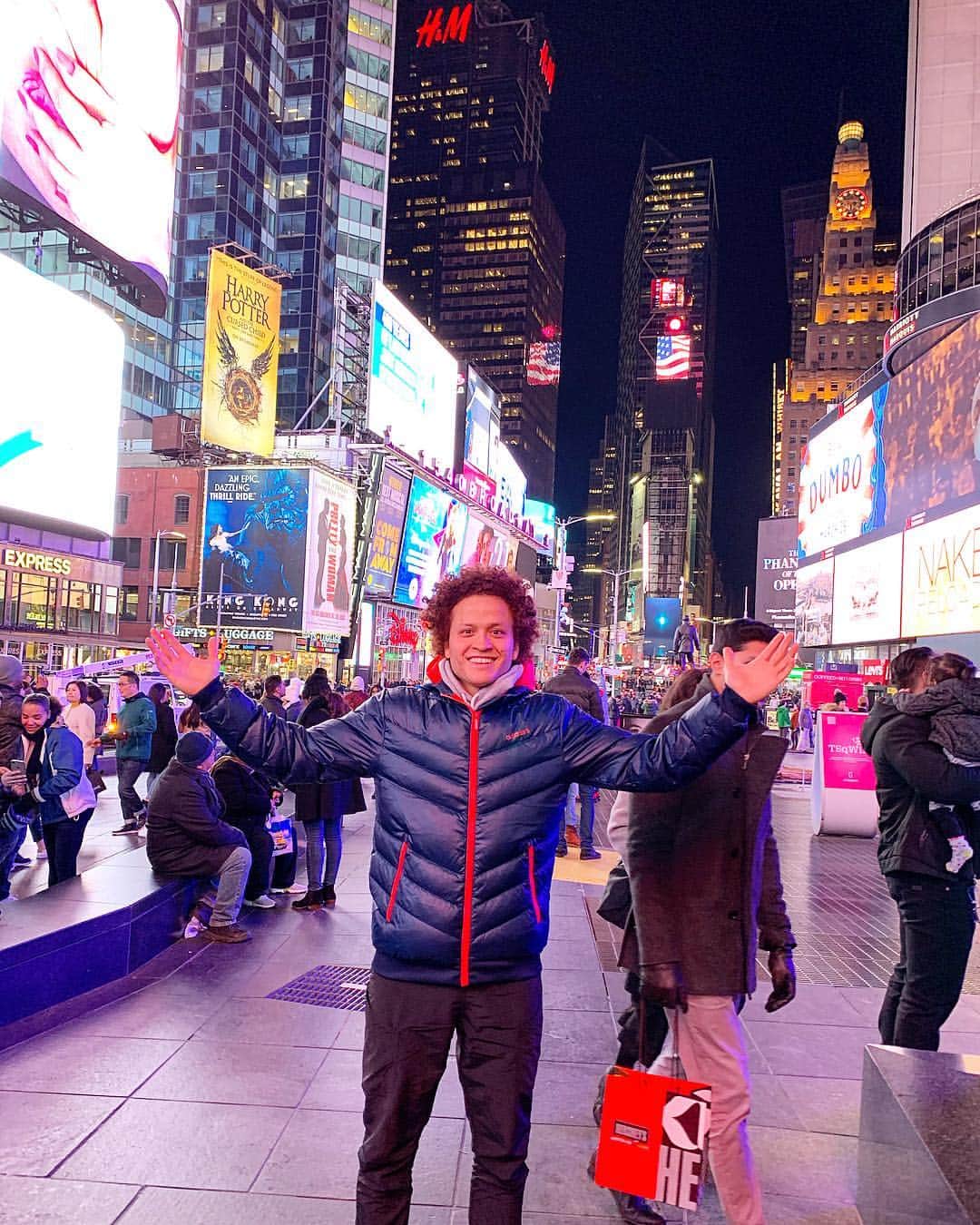 ムスタファ・アミニさんのインスタグラム写真 - (ムスタファ・アミニInstagram)「Times Square 🇺🇸😍🙌🔥 #newyork #timessquare」3月19日 12時53分 - mustafaamini