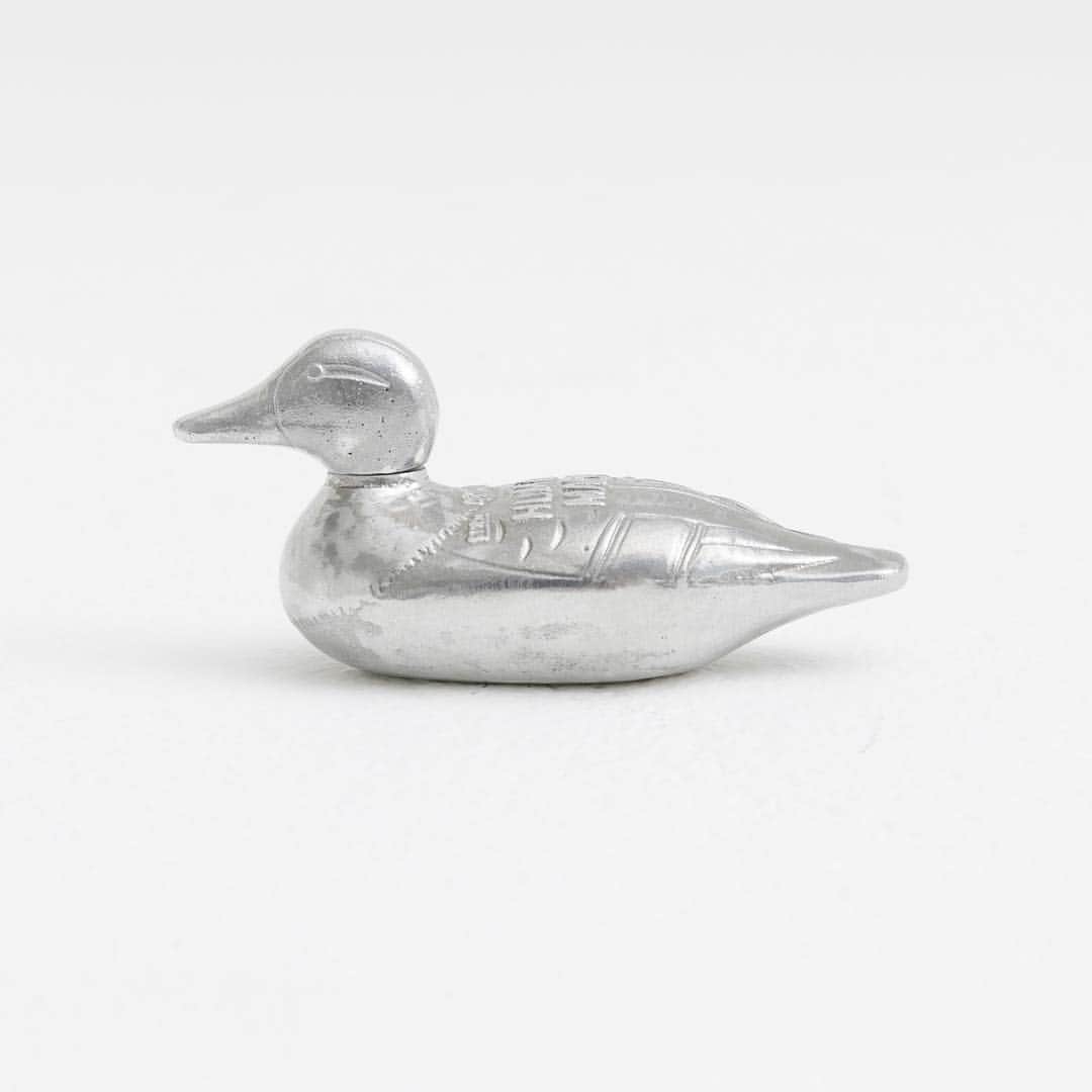 HUMAN MADEさんのインスタグラム写真 - (HUMAN MADEInstagram)「"DUCK PAPER WEIGHT" now available in store and online. www.humanmade.jp オリジナルのペーパーウェイト（文鎮）です。鴨をモチーフにしたユニークデザインです。 Duck shaped paperweight.」3月19日 12時50分 - humanmade