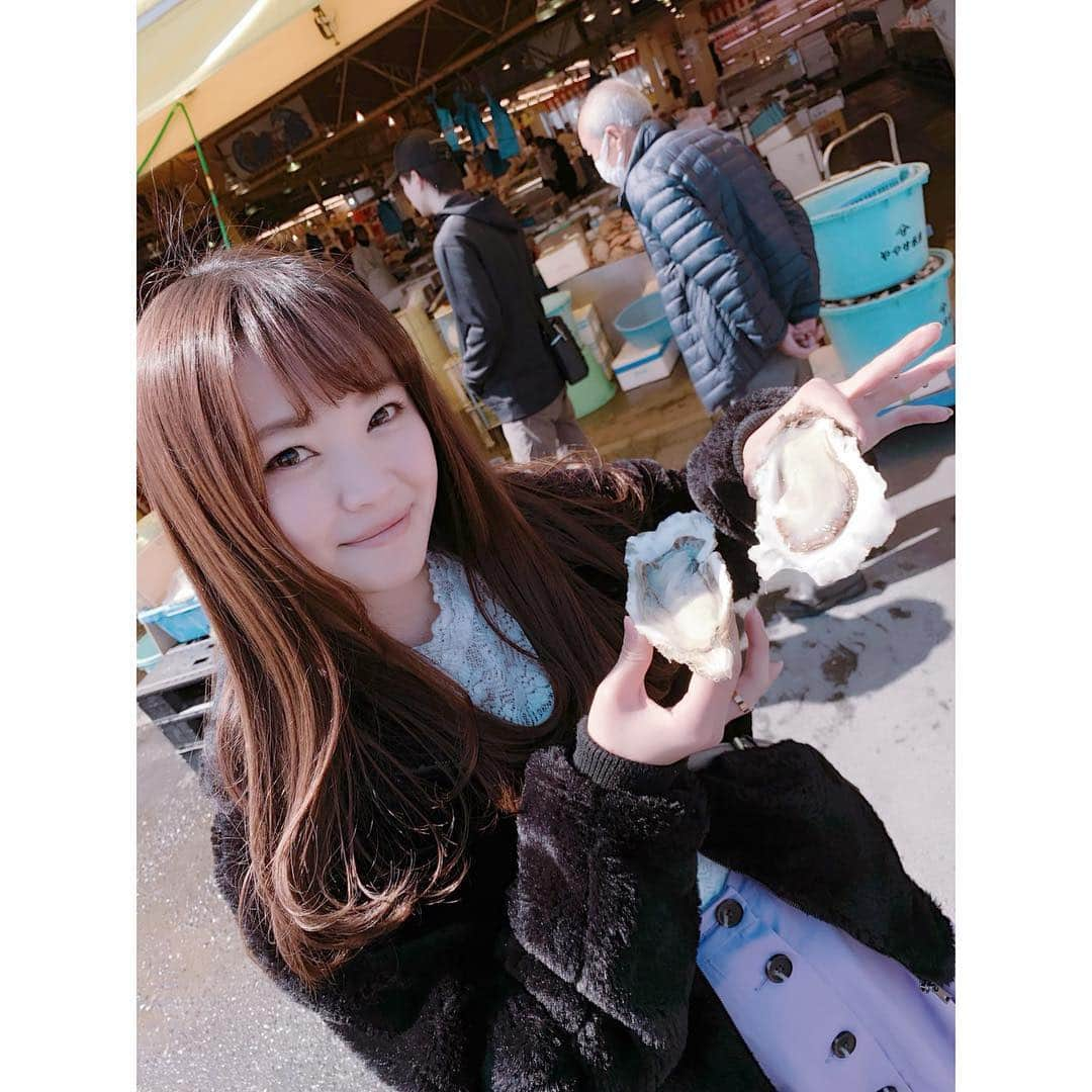 平林あずみさんのインスタグラム写真 - (平林あずみInstagram)「❤︎ 茨城県 那珂湊おさかな市場 . 大好きな牡蠣食べたーー💓 大きかった✨✨ 海鮮大好きだ♡ * #茨城 #那珂湊おさかな市場 #茨城旅行 #プチ旅行 #旅行大好き #旅行のために #早起き #海鮮 #海鮮大好き #牡蠣 #生牡蠣 #岩手産牡蠣 #follow #followｍe #japanesegirl」3月19日 13時03分 - azumin0415