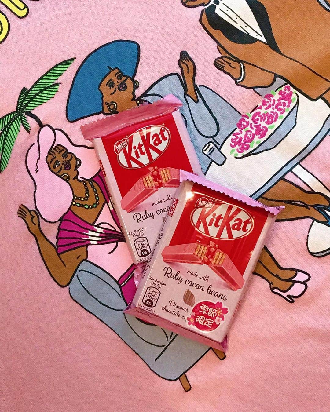 葉晟睿さんのインスタグラム写真 - (葉晟睿Instagram)「（🍫） ⠀ Ruby chocolate is a recently discovered chocolate which is said to have a fruity taste. (And it is naturally pink!) 💕 ⠀ 「#KitKat Chocolatory Sublime Ruby #KitKat紅寶石巧克力」A new chocolate experience with an intense berry flavor! 🍫  ⠀ ⠀ #711櫻花季 #partipost #kitkats #紅寶石巧克力 #小七限定 #taiwanboy #taiwaneseboy #asiancutie #asianheartthrobs #asianboys #cuteguythailand #cuteguys #711限定 #711新品 #櫻花季 #小七 #小7 #小7限定 #便利商店 #便利商店美食 #櫻花季限定 #櫻花季🌸」3月19日 12時58分 - kalvin.yeh