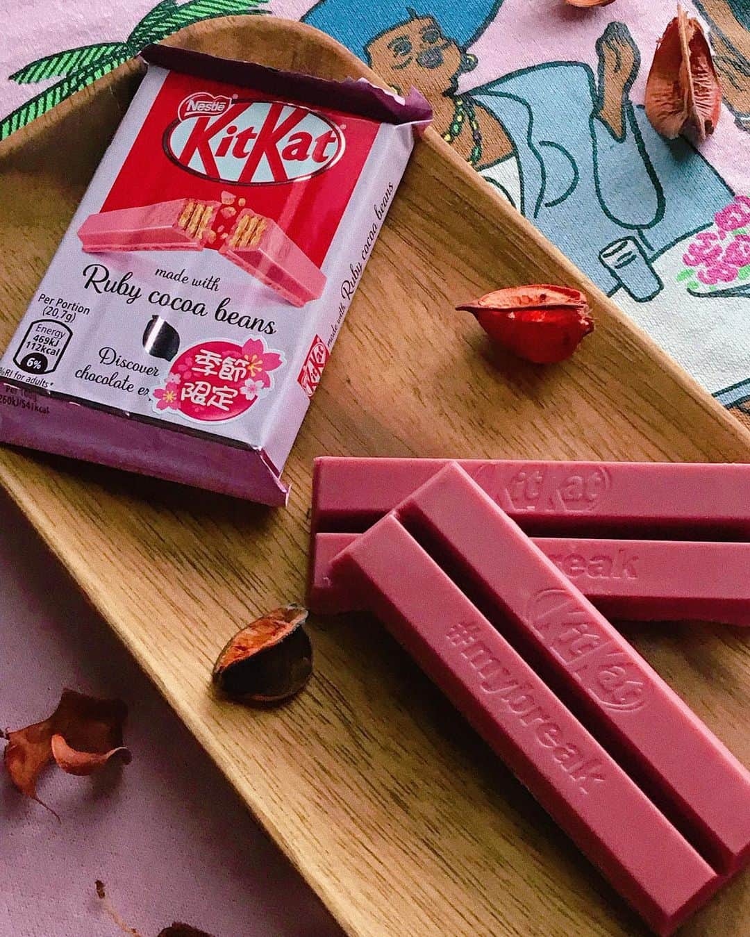 葉晟睿さんのインスタグラム写真 - (葉晟睿Instagram)「（🍫） ⠀ Ruby chocolate is a recently discovered chocolate which is said to have a fruity taste. (And it is naturally pink!) 💕 ⠀ 「#KitKat Chocolatory Sublime Ruby #KitKat紅寶石巧克力」A new chocolate experience with an intense berry flavor! 🍫  ⠀ ⠀ #711櫻花季 #partipost #kitkats #紅寶石巧克力 #小七限定 #taiwanboy #taiwaneseboy #asiancutie #asianheartthrobs #asianboys #cuteguythailand #cuteguys #711限定 #711新品 #櫻花季 #小七 #小7 #小7限定 #便利商店 #便利商店美食 #櫻花季限定 #櫻花季🌸」3月19日 12時58分 - kalvin.yeh
