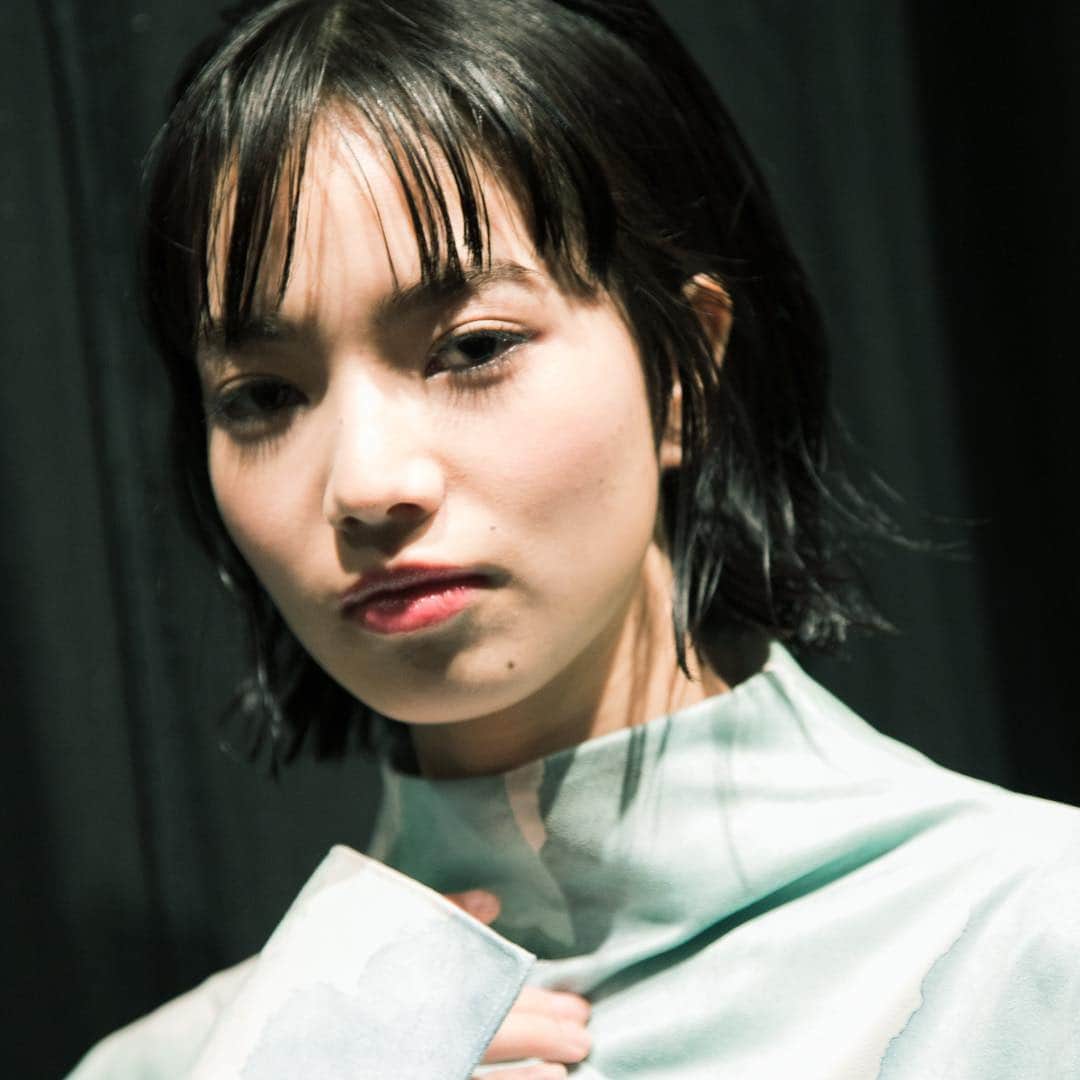 資生堂 さんのインスタグラム写真 - (資生堂 Instagram)「Tokyo Fashion Week  #afwt #aw19  tiit tokyo @tiit_tokyo  #backstage hair and makeup by @shiseido_hma  #headartist by @kenjitoyota_hair_makeup  @shiseido  #visiblefeelsinvisible  #beautyreimagined  @shiseidopro_official  #shiseidoprofessional」3月19日 12時59分 - shiseido_hma