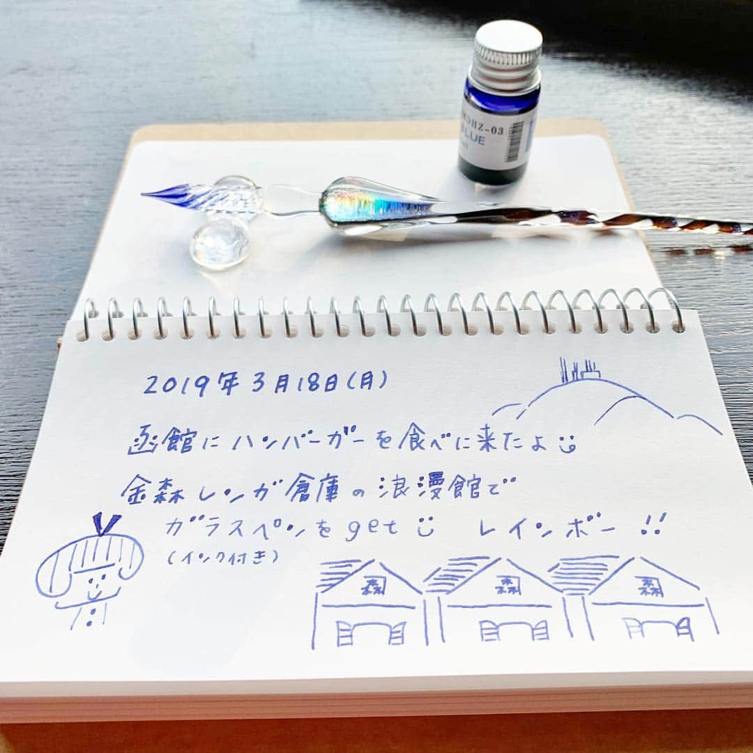 mizutamaさんのインスタグラム写真 - (mizutamaInstagram)「函館ー！﻿ ﻿ 特にこれと行った目的もなく﻿ ポケモンGOをしながら美味いものを食べよう😋の旅。﻿ ﻿ 着いてからずっと食べっぱなし…﻿ なので頑張って八幡坂の上まで登ったぜ👍えらい。﻿ あの坂…冬は…いったいどうなってるの…🥶﻿ 車…下れるの…🥶？﻿ ﻿ ﻿ 黄色でレンガ倉庫の壁を描いたら﻿ とうもろこし🌽にしか見えなくなった件。﻿ ﻿ ﻿ ﻿ ﻿ #函館 #金森赤レンガ倉庫 #八幡坂﻿ #元町珈琲店 #ミルキッシモ #バラ盛り﻿ #ラビスタ函館ベイ #旅行﻿ #文房具 #文具 #文房具好き﻿ #stationery #stationerylove﻿ #マイルドライナーブラッシュ ﻿ #マイルドライナー  #アイプラス﻿ #スパイラルリングノート #シロクマノート ﻿ #トラベラーズノート #mizutama﻿」3月19日 13時11分 - mizutamahanco