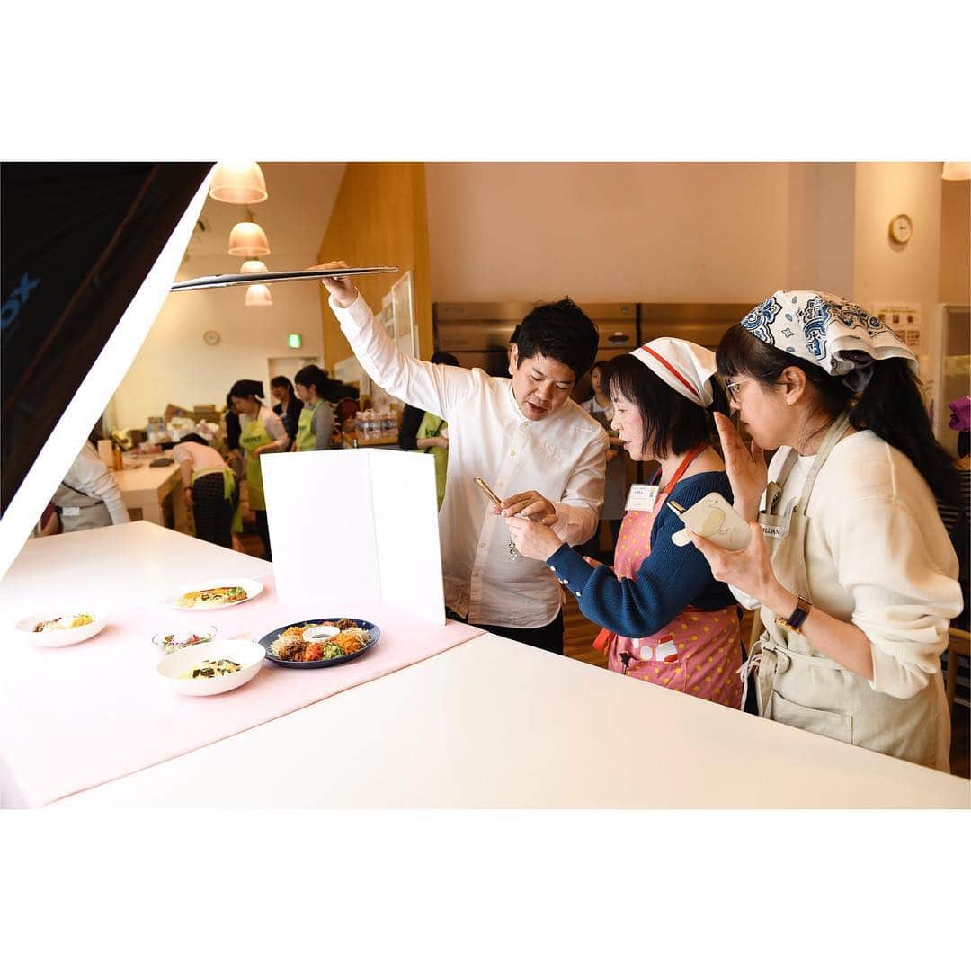 ののじ公式アカウントさんのインスタグラム写真 - (ののじ公式アカウントInstagram)「ののじ×レタスクラブ 料理教室 2019 春 がららぽーと横浜にて開催されました🍀 . . 料理家の伊藤晶子先生ご指導のもと、新商品の #人参三昧 を使用した料理を作っていただきました🍳✨ . . また、料理写真撮影のプチ講座も📷✨料理専門の写真教室フェリカスピコ代表の佐藤朗先生に今回は動画を撮る際のコツも教えていただきました。 . . ご参加して下さった方、スタッフの皆様 ありがとうございました🌱 . #ののじ #レタスクラブ #料理教室 #料理 #cooking #food #サラダおろし #tasty #ビビンバ #ららぽーと横浜」3月19日 13時31分 - nonoji.official