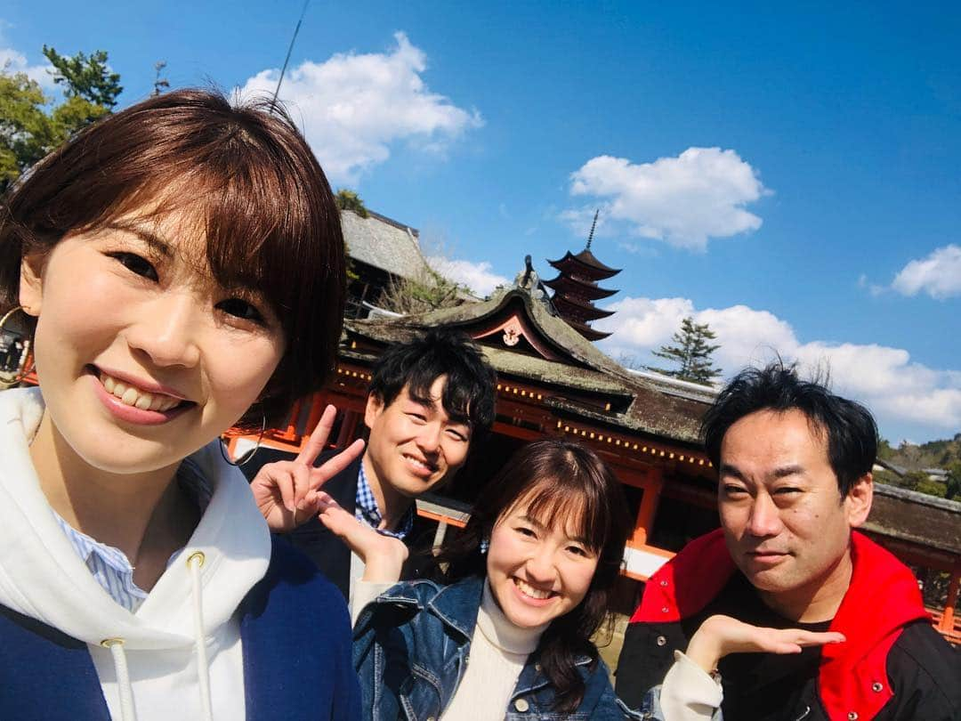 小松千絵さんのインスタグラム写真 - (小松千絵Instagram)「先日、相田さん、坂本さん、千神ちゃんと山口、広島日帰り旅行に行ってきました✨ ボケ担当が多いですね笑笑  錦帯橋見て、ロープウェイ乗って、白蛇みて、岩国寿司たべて、宮島に行って、もみじ饅頭たべて、かきおこ食べてとと盛りだくさんでした！ たくさん楽しい写真撮って載せきれないので、小出しで載せていきます！笑笑  @daisuke.sakamoto.723  #日帰り旅行 #弾丸旅行 #錦帯橋 #yamaguchi #宮島 #厳島神社 #miyagima #もみじ饅頭 #かきおこ #アナウンサー #パーソナリティー #相田翔吾  #坂本大輔 #小松千絵 #千神彩花」3月19日 13時32分 - komao_chie