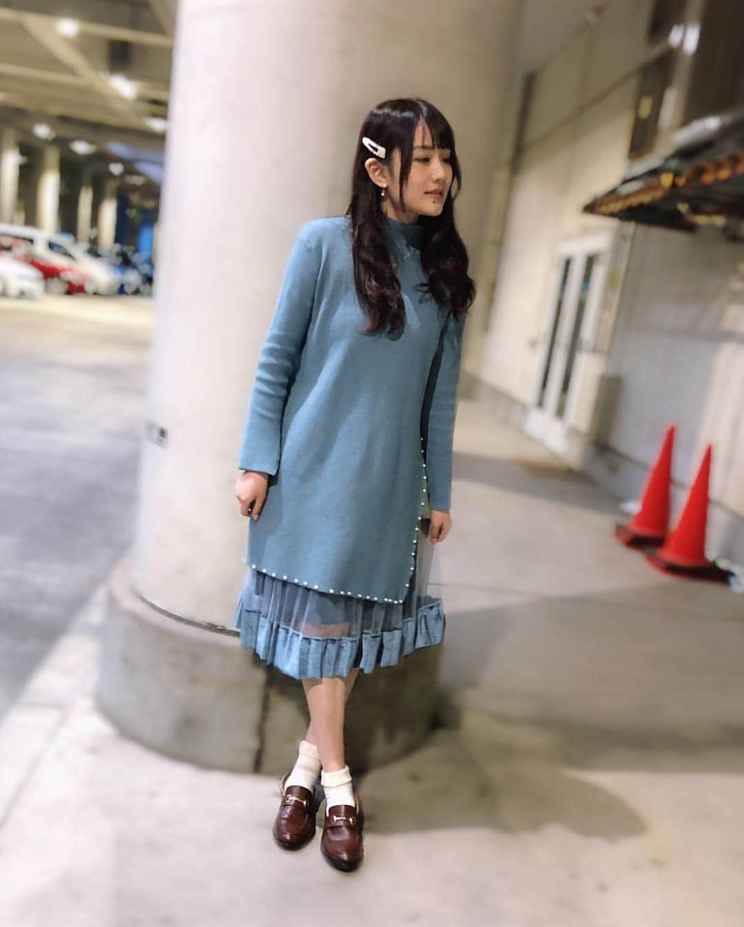 久代梨奈さんのインスタグラム写真 - (久代梨奈Instagram)「ロングニットワンピ♪ パールがいっぱいついてて可愛い😍 アクセサリーもつけて可愛く♪ 髪色変えたの分かりますか〜〜*\(^o^)/* #春コーデ  #ヘアカラー」3月19日 13時42分 - rina.kushiro_official