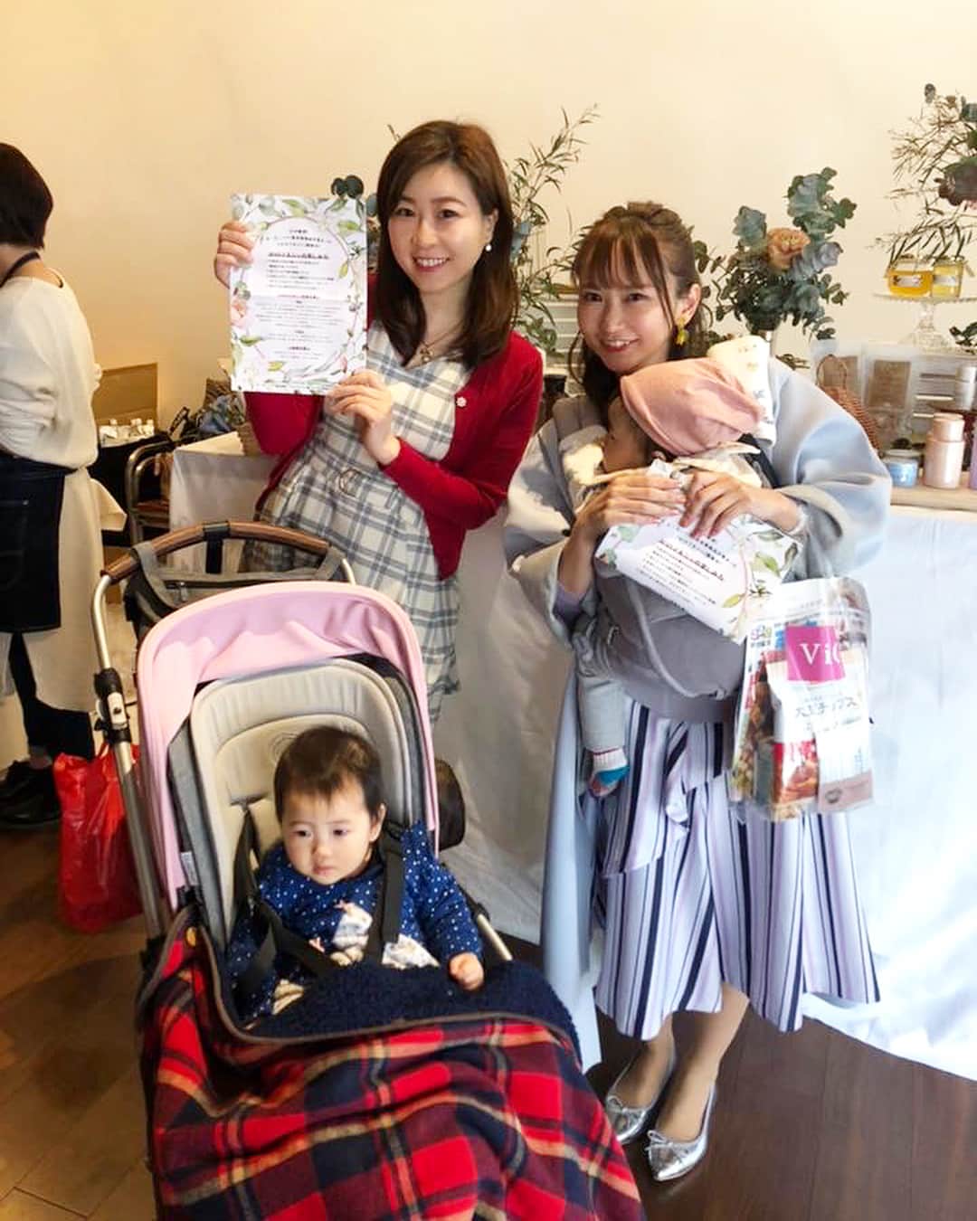 のインスタグラム：「. . .【健康志向になってきた♪】 先日、お友達のマミちゃんが六本木ヒルズで開催している「ViOマルシェ」に10:00〜プレオープンで伺いました☺️ . . オーガニック・無添加商品が20社以上勢ぞろいしていて、各ブースで生産者さまの声を直接聞きながら試食やお試しができましたよー✨ . 座談会で会社に伺ったうなぎ屋さんも❣️スタッフさん、覚えていて下さり声かけてくださいました♡ . 詳しくは上記URLからどうぞ💁‍♀️ . . @vio_organic #vioマルシェ #ヴィオ #オーガニック #無添加 #無香料 #フリーアナウンサー金谷有希子  #フリーアナウンサー」