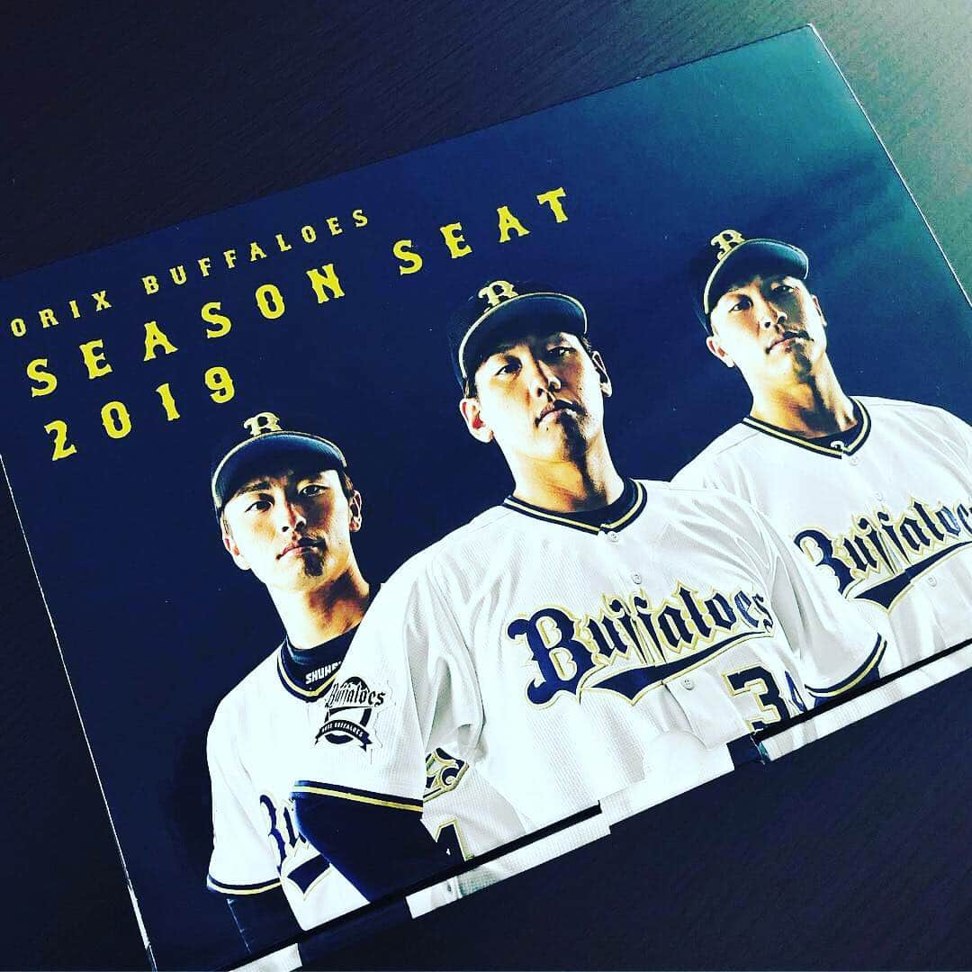 ビーレジェンドスタッフさんのインスタグラム写真 - (ビーレジェンドスタッフInstagram)「プロ野球のオリックスバファローズからシーズンシートが届きました。 - キャンプ中もたくさんの選手のリカバリーに使用いただいております。 - 本当にありがとうございます。 - ビーレジェンドは、これからもオリックスバファローズを応援してまいります！  #サプリメント #プロテイン #ダイエット #減量  #ボディメイク  #ボディビル  #トレーナー  #フィジーク  #筋肉  #筋トレ女子  #筋トレ男子  #肉体改造  #フィットネス  #ジム  #ビーレジェンド  #トレーニング #ワークアウト #workout  #fitness  #gym  #nara  #training #オリックスバファローズ #プロ野球」3月19日 13時52分 - belegend_jigyobu