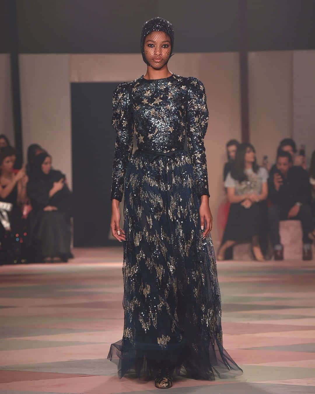 クリスチャンディオールさんのインスタグラム写真 - (クリスチャンディオールInstagram)「How exquisite is this blue and gold embroidered tulle skirt and matching top – one of the exclusive new designs created by #MariaGraziaChiuri for the Spring-Summer 2019 #DiorCouture show in Dubai!⁣ #DiorDubai⁣」3月19日 14時00分 - dior