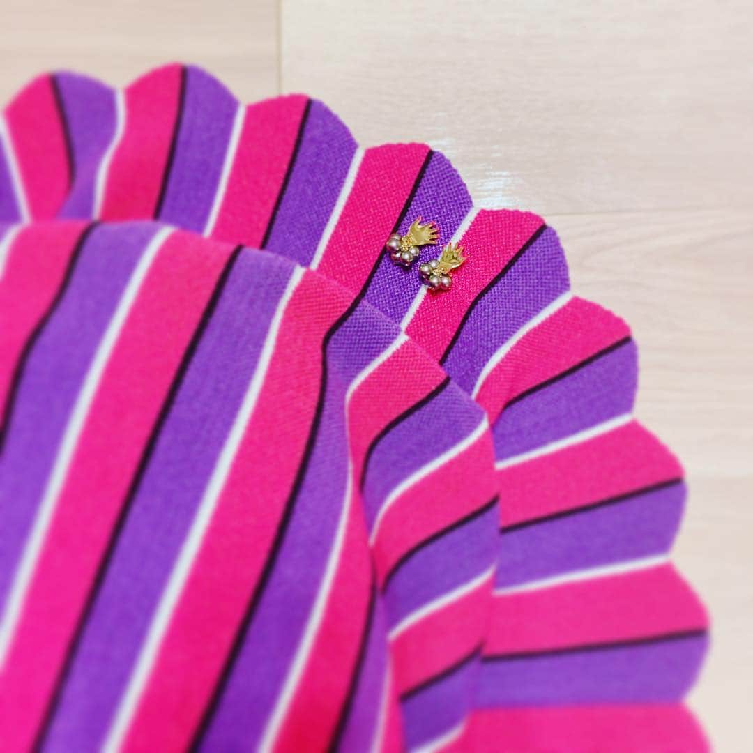 佐藤聡美さんのインスタグラム写真 - (佐藤聡美Instagram)「* * * 【テイルズオブアンバサダーチャンネル】に おじゃましてきました☺︎ ご覧下さった皆様、ありがとうございます。 * * 改めて、ベルセリアや マギルゥのお話をしたり スキットでは久々にマギルゥを演じましたし…！！ 手動でキャラの表情を変えるの 楽しかった…。笑 * * 皆様からのマギルゥ愛を感じたり 一緒に「マギンプイ💫」したり 本当に本当に幸せな時間を ありがとうございました。 * * * この日は、マギルゥイメージの ワンピースを着たのですが びっくりするくらいの マギルゥカラーで見つけた時に 運命を感じました…！笑 * ハートのブレスレットは 見つけた時に「マギルゥだ…！」と 思ったんです。 これは、ゲームプレイした人には伝わるはず…！！！ ハートがね、、、ハートが、、 心がね、、、！！！！！ * イヤリングも なんか摩訶不思議デザインが マギルゥ感ありますよね…✋💕 * * * 移動のお供はもちろん #FLOW さんの  #BURN 最高に格好良くて 初めてベルセリアのPVを見た時の 感動がよみがえりました…！ * * * 久しぶりに マギルゥのお話出来て とても嬉しかったです。 * また一緒に 「マギンプイ💫」できる日を 楽しみにしておるぞ〜！！！ * * * * #テイルズ #テイルズオブアンバサダーチャンネル  #テイルズオブべルセリア #マギルゥ  #マギンプイ #鈴木千尋 さん  #永井亮 さん #佐藤聡美」3月19日 14時02分 - sugar_me58