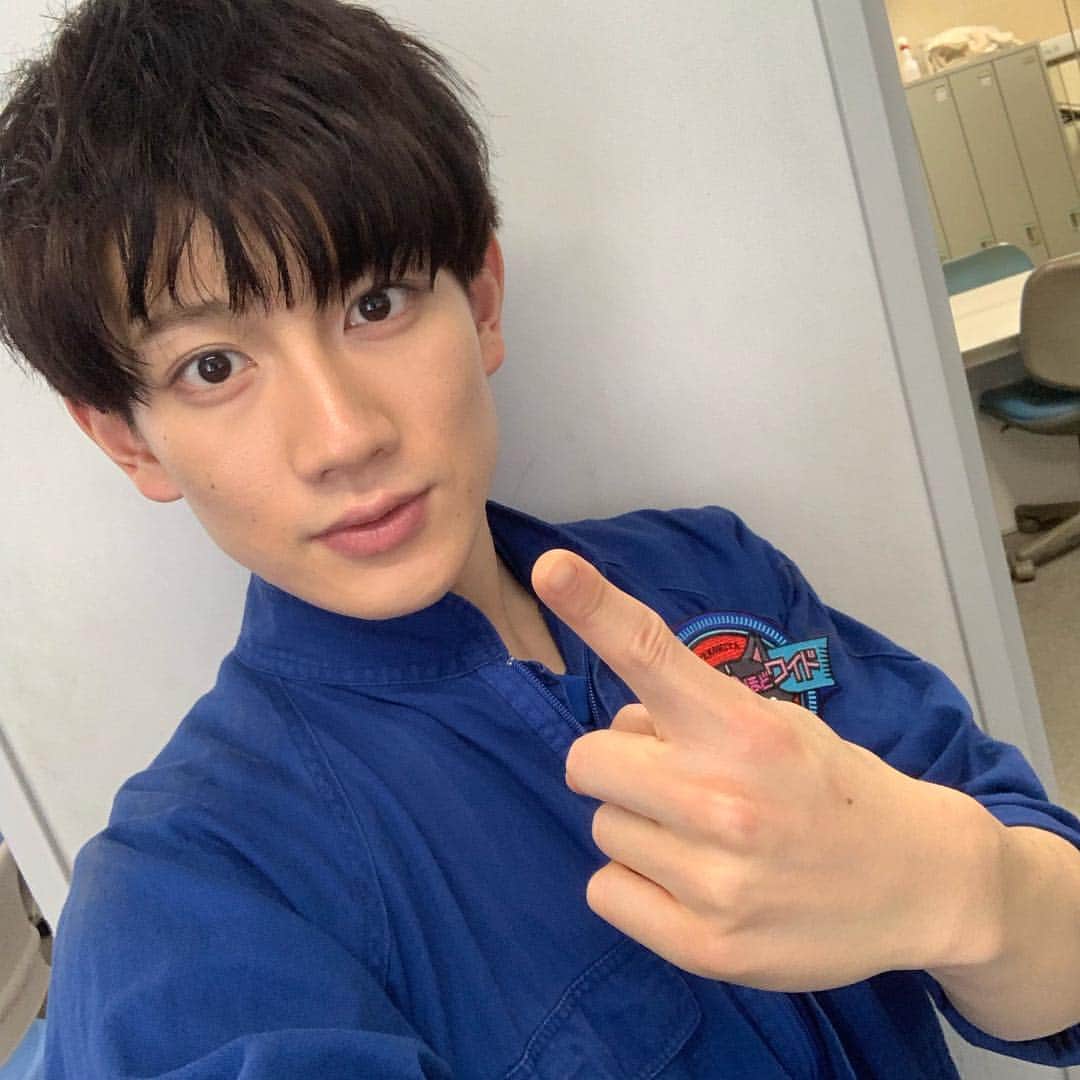 のインスタグラム：「猫ひた無事終了致しました。 本日のご視聴ご観覧誠にありがとうございました。 今日はましゅーくんがお休みで寂しかったですが大好きなこのメンバーとできるのも残り1回。 沢山笑って沢山楽しんで今年度の猫ひた火曜日の集大成をお届けできたらなと思います。 そしてパン祭りデート編。 1位取れました！！！ 本当に皆様のお陰です。 ありがとうございます。 こばかつさんに1位をプレゼントできて本当に本当に良かったです。 #赤澤遼太郎 #猫ひた#猫のひたいほどワイド #いんすたたろう」