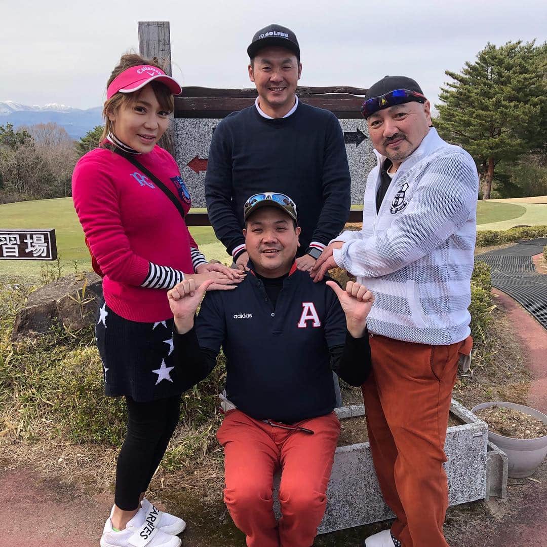 枡田慎太郎さんのインスタグラム写真 - (枡田慎太郎Instagram)「久々ゴルフ〜⛳️ 天気もええし楽しかった！ 濃いメンバーでした。笑 #ゴルフ#ゴルフパートナー#いわさ#ブース#ららつー#アラボーイ」3月19日 14時09分 - masushin78