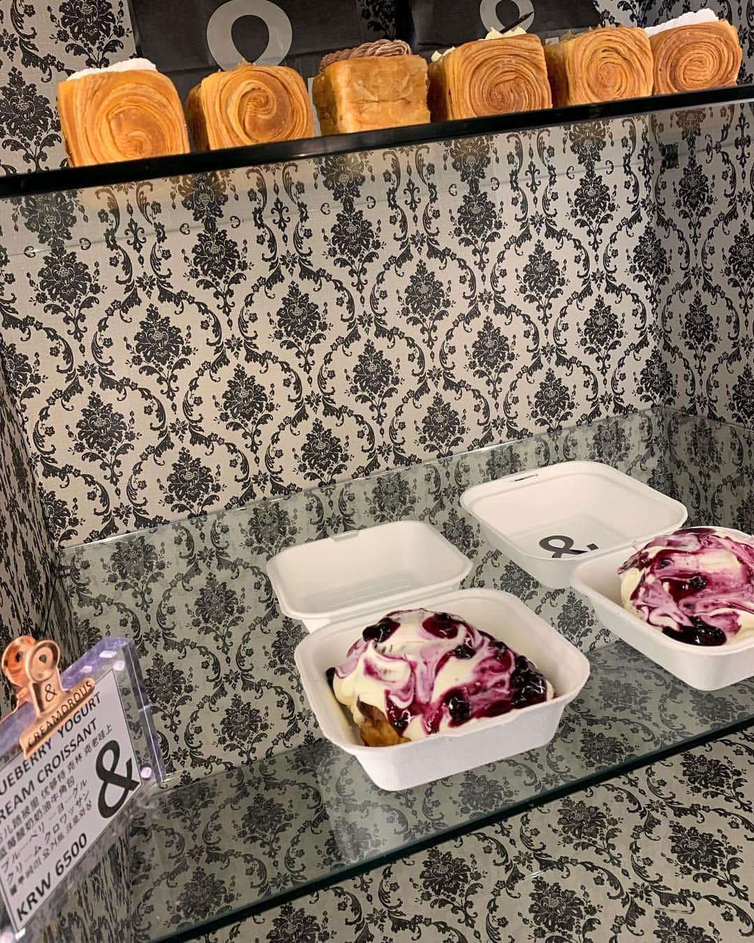 ワン・ビンナさんのインスタグラム写真 - (ワン・ビンナInstagram)「어떤맛일까? 😋」3月19日 14時28分 - bitnawang