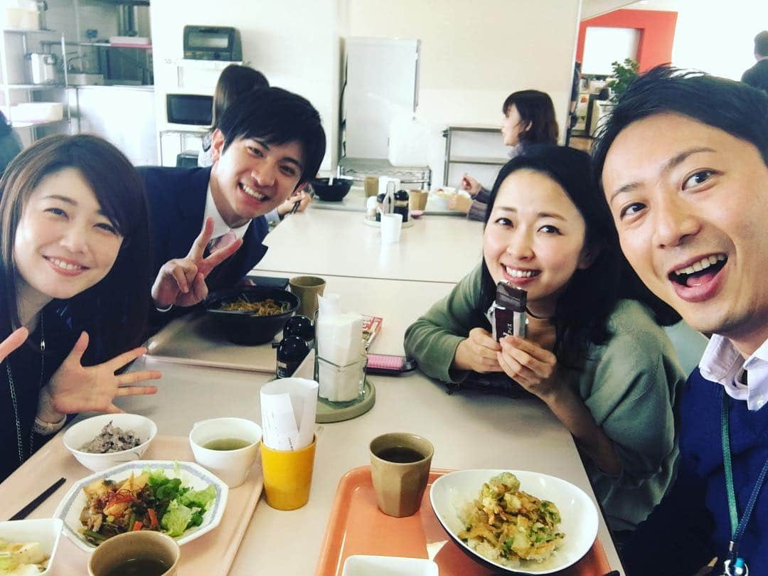 倉橋友和さんのインスタグラム写真 - (倉橋友和Instagram)「今日の#社食 #ランチ 🍚（徳重アナはアイスタイム🍦）朝の#ドデスカ と夕方の#up で、情報交換（！？）的なひとときでした😊 #社食ランチ #天丼 #メーテレ #メーテレup #アナウンサー #井上裕衣 #徳重杏奈 #伊豆蔵将太 #倉橋友和」3月19日 19時58分 - nbn_kurahashi