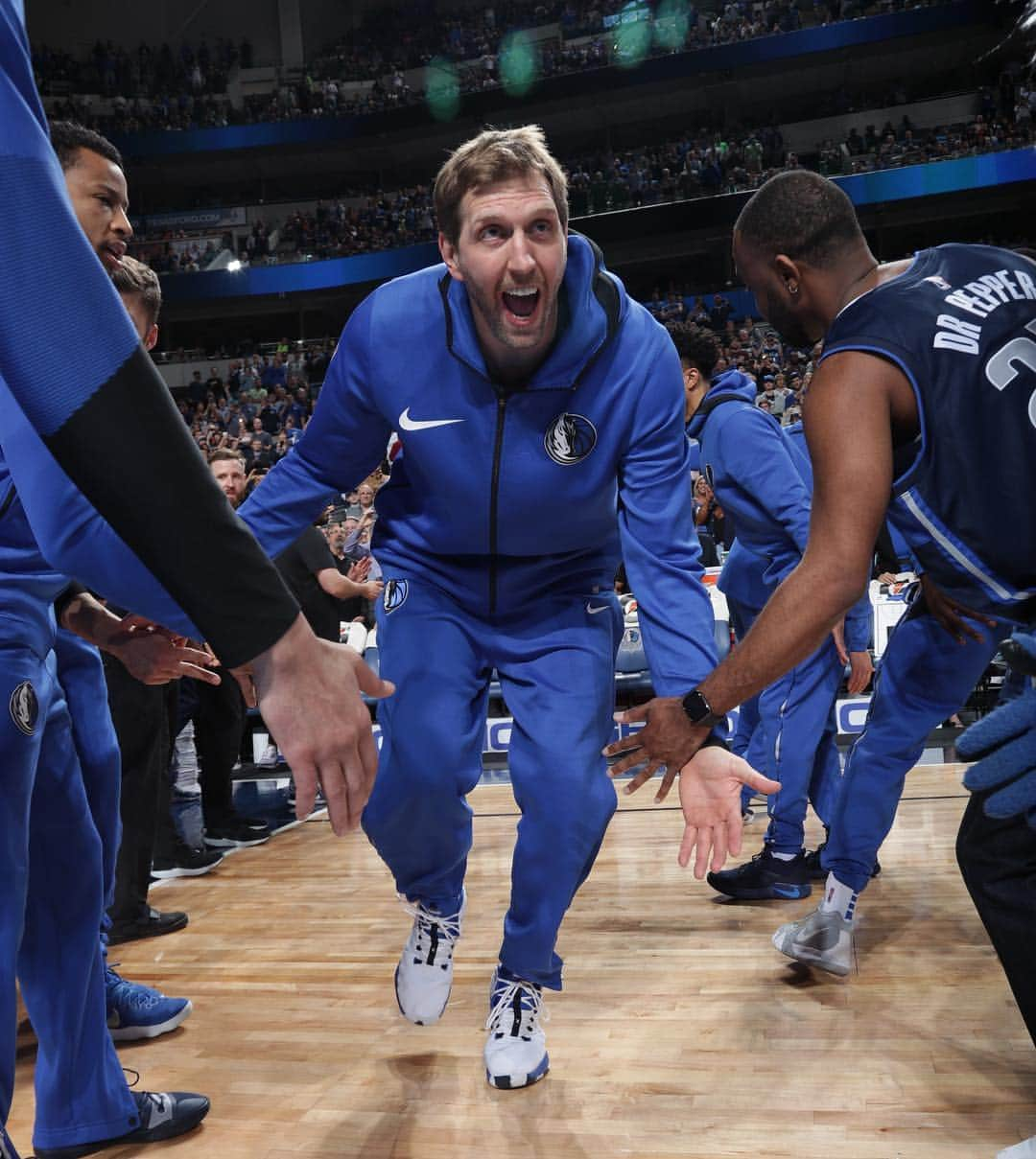 NBAさんのインスタグラム写真 - (NBAInstagram)「Dirk’s historic night in Dallas... moving up to 6th on the all-time scoring list!」3月19日 14時36分 - nba