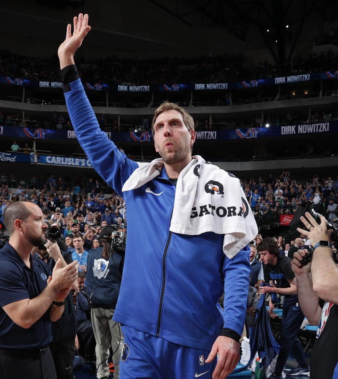 NBAさんのインスタグラム写真 - (NBAInstagram)「Dirk’s historic night in Dallas... moving up to 6th on the all-time scoring list!」3月19日 14時36分 - nba