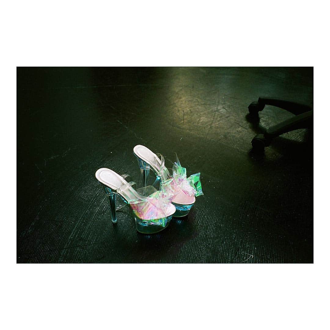 加村真美さんのインスタグラム写真 - (加村真美Instagram)「なんて可愛いんでしょう…💍 .  #film #ガラスの靴てきな #instagram」3月19日 14時46分 - kamura_mami