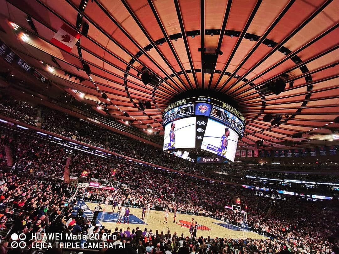 ポール・ソリアーノのインスタグラム：「First time to watch an NBA game at Madison Square Garden, also known as the Mecca. Using the ultra wide angle shot to capture this surreal moment. #HuaweiMate20PH #AHigherIntelligence」