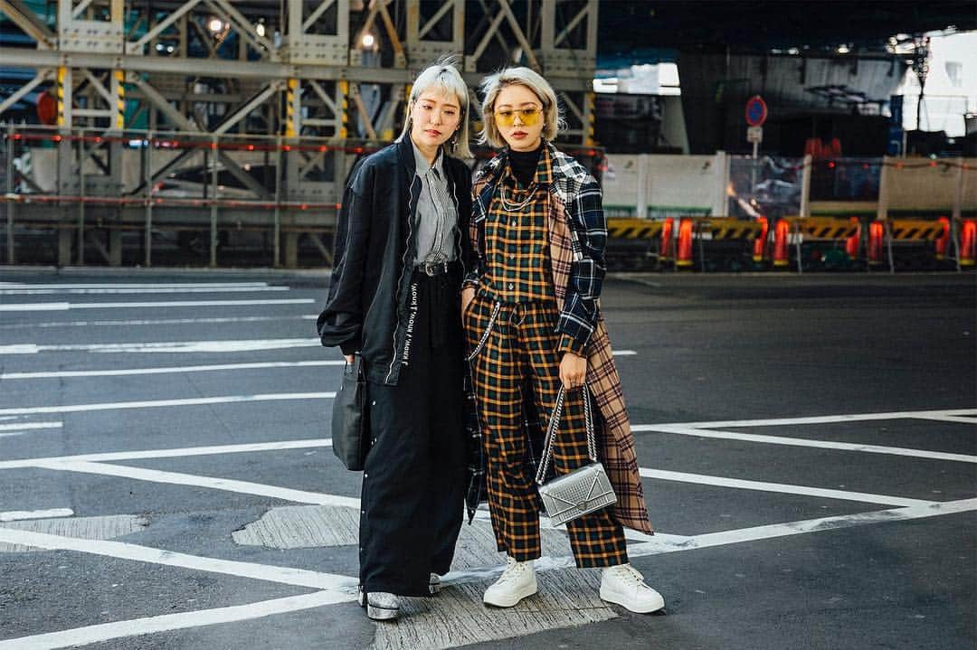 Vogue Australiaさんのインスタグラム写真 - (Vogue AustraliaInstagram)「Tokyo is the original home of avant-garde street style and the autumn/winter ‘19/’20 season is no different. Browse Vogue’s pick of the best looks curbside at Tokyo Fashion Week via the link in the bio. 📸 @emilymalan」3月19日 15時07分 - vogueaustralia