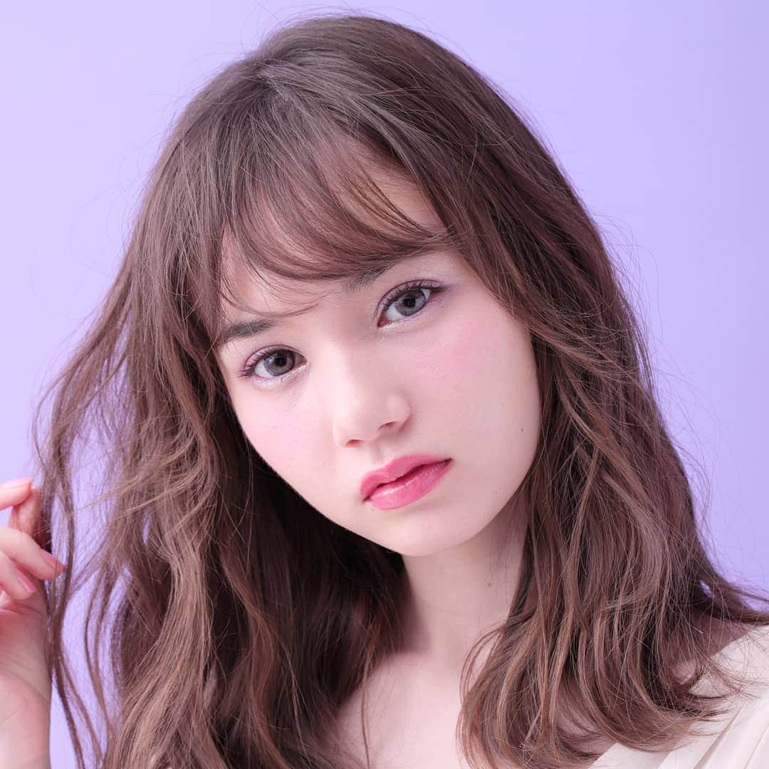 モテビューティー公式さんのインスタグラム写真 - (モテビューティー公式Instagram)「@ayamarshofficial #マーシュ彩 ちゃんイメモ😍. 今日のカラーは「#エアリーラベンダー 」だよ🎉 . 毎日使えるほどナチュラル、透明感のあるブラウンの瞳♡ そして、ふんわりラベンダーが儚げな印象に…💕 . 新色シリーズは、瞳に優しい ＵＶカット機能つき👋❌☀️ . 詳細は、プロフィールのURLからどうぞ👌 @motecon_official . #Motecon #モテコン #エアリーマンスリー #エアリーラベンダー #Seventeen #カレウケ #モテコン公式 #カラコン #カラーコンタクト #カラコンレポ #メイク #メイクアップ #アイメイク #コスメ  #美容 #女子力 #インスタ映え #イメチェン #可愛くなりたい #BeautyAura #Beauty #cosme #make #eye #eyemake #Moteマーシュ #Mote78」3月19日 15時19分 - motecon_official