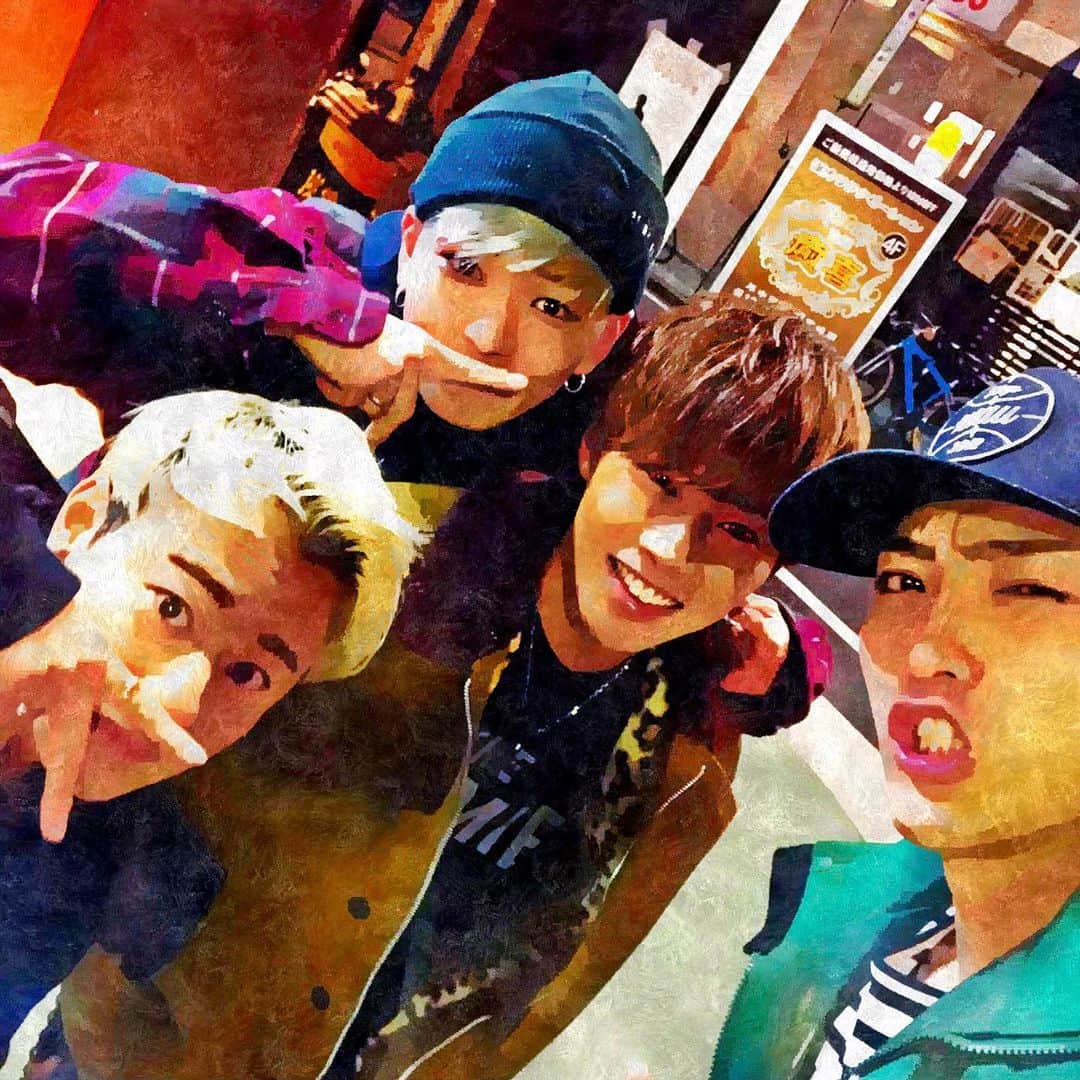 のインスタグラム：「UPしようとして忘れてた！^ ^ この前、あきと(@akito_solidemo_official )とRYO(@ryo_dreammaker )とSHUNGO(@shungo_dreammaker )の4人でご飯行った。 マジで楽しかったなー。 真面目な話が8割。2割はおふざけ。 AKITOは変わらず最高最強だし、2人も最高最強だった。 RYOもSHUNGOも可愛いすぎるわ〜 2人を更に大好きになった〜ぜい また行こうな！！」