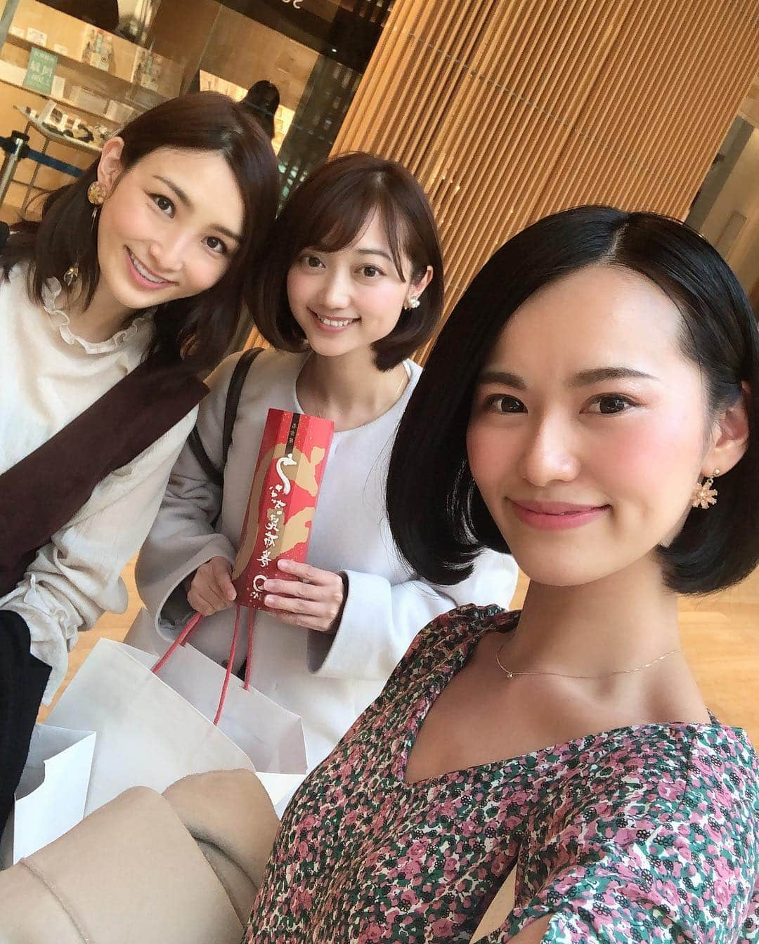 伊藤春香さんのインスタグラム写真 - (伊藤春香Instagram)「いつもの仲良し3人組😊﻿ ﻿ #七尾エレナ #市岡麻美 #ミッドタウン #六本木」3月19日 15時59分 - ha_chu