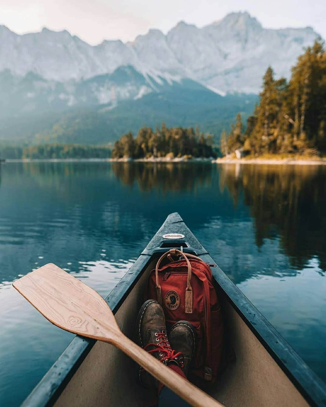 Discover Earthさんのインスタグラム写真 - (Discover EarthInstagram)「Lake life is the best life ! Which of these beautiful lake photos is your favorite ? 🛶🌍 Tag someone who will love these as much as we do ! — 📍#DiscoverEarth — 📸 Video & Photos by @Frauki」3月19日 16時15分 - discoverearth