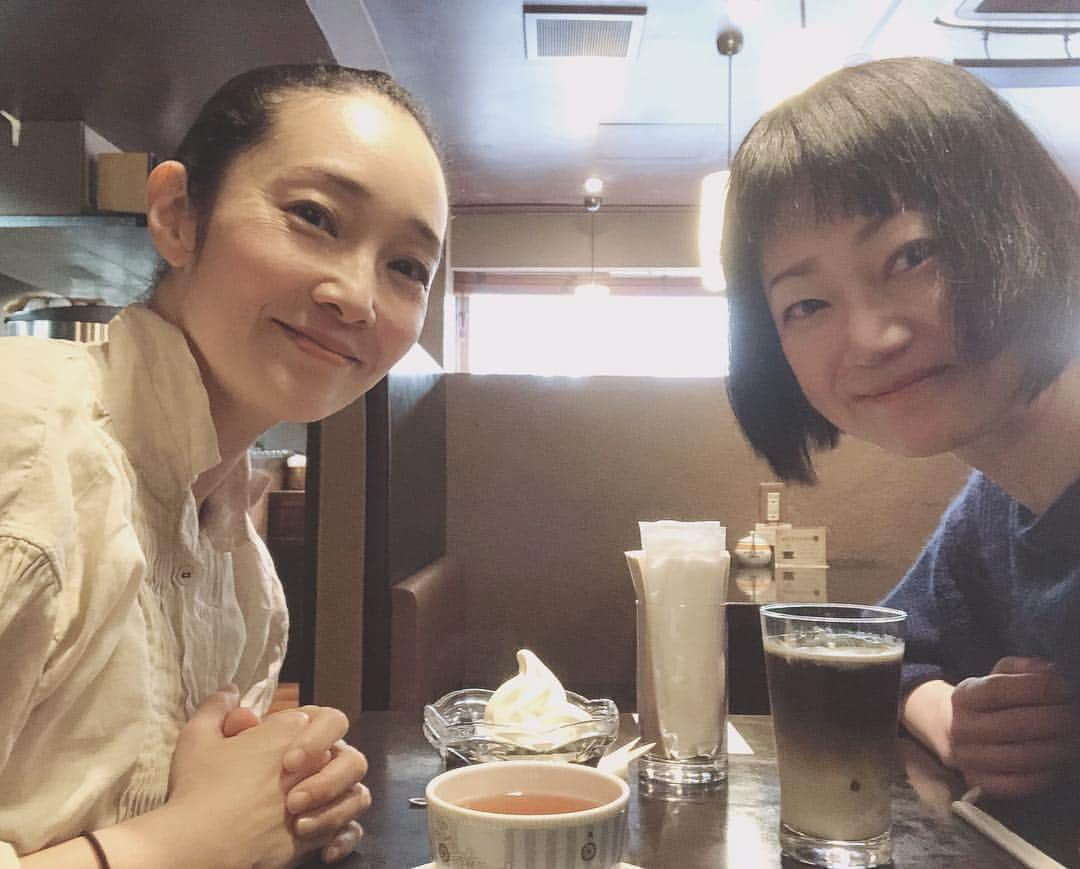 遠山景織子さんのインスタグラム写真 - (遠山景織子Instagram)「たまにはゆっくりお茶するのもいいよね🍦☕️ #西尾まり ちゃん #遠山景織子  #珈琲屋さん #珈琲屋さんのコーヒーゼリー  #アイスオレ #美味しい季節」3月19日 16時12分 - kyooko.9.tooyama